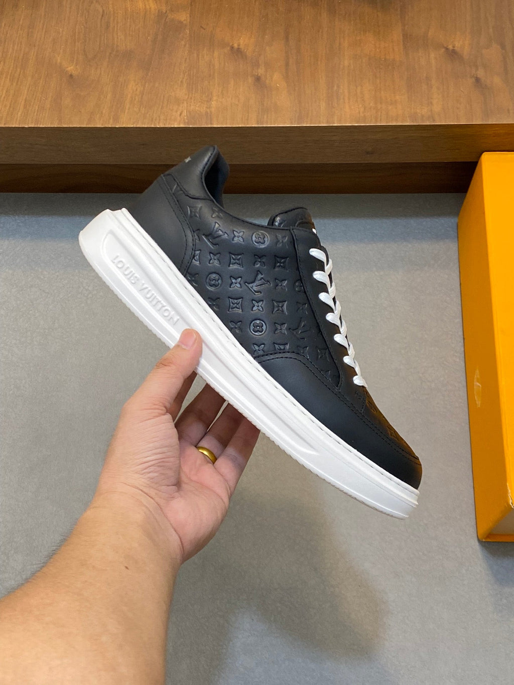 Louis leather sneaker