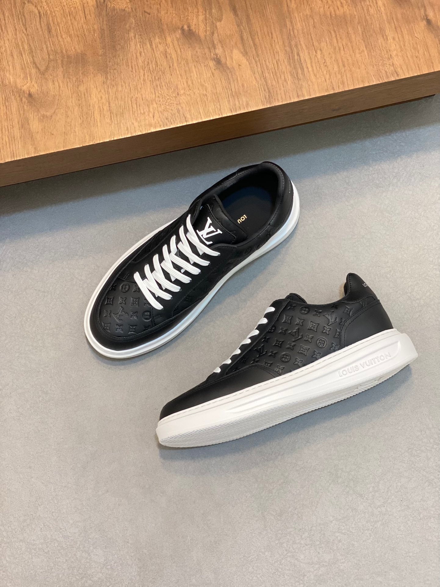 Louis leather sneaker