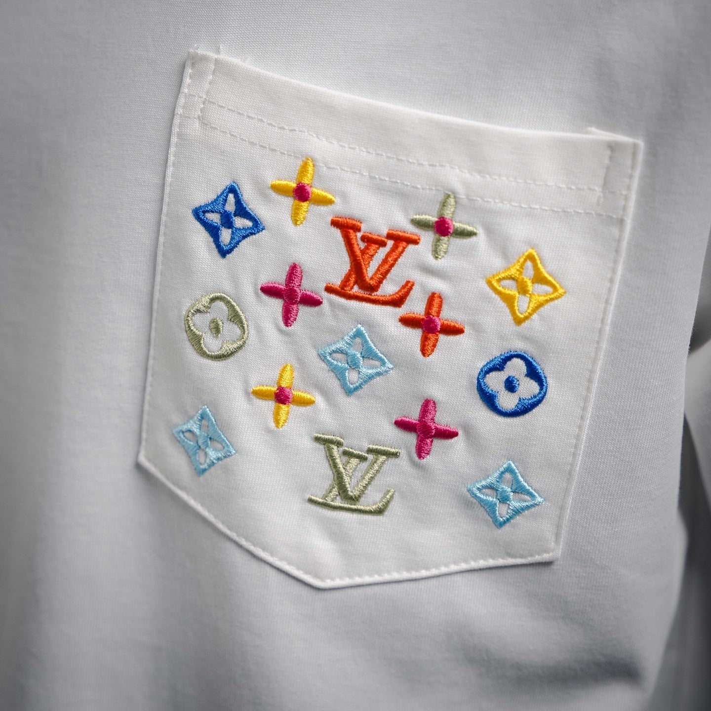 Louis 25ss embroidered t-shirt