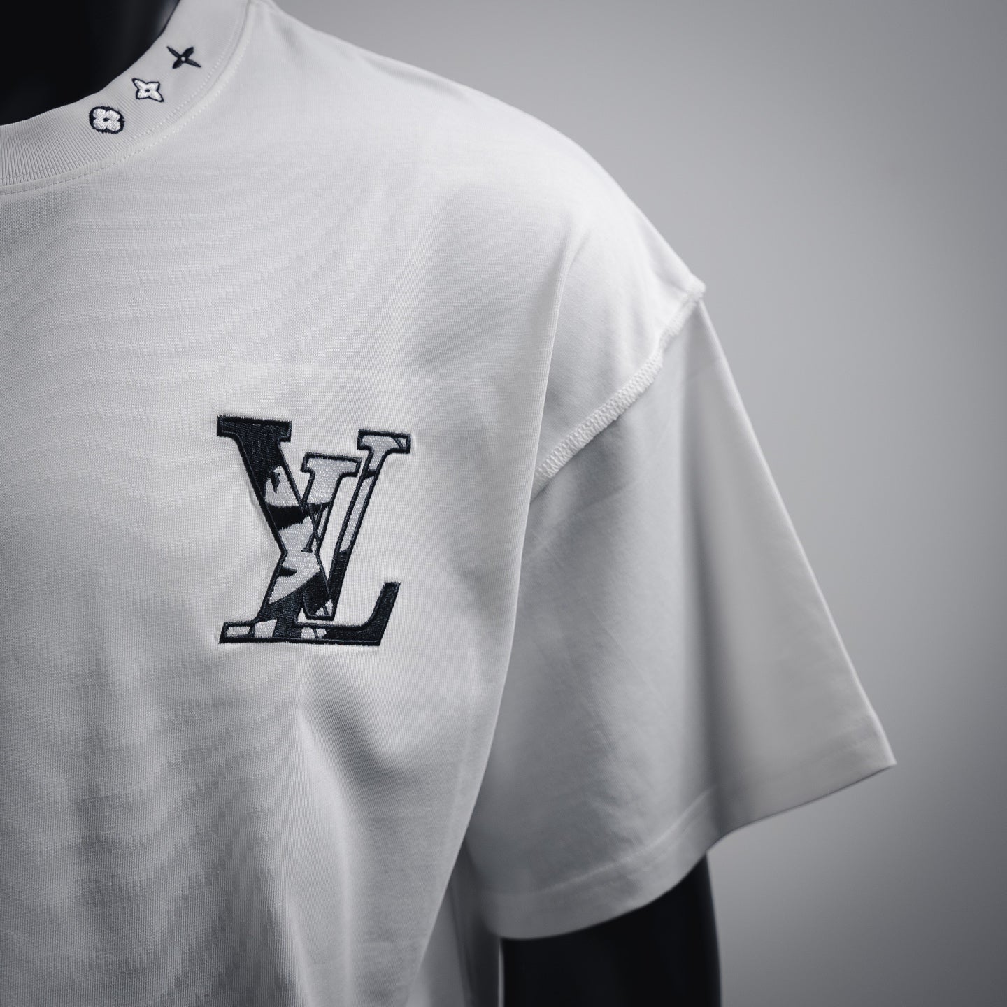 Louis 25ss embroidered t-shirt