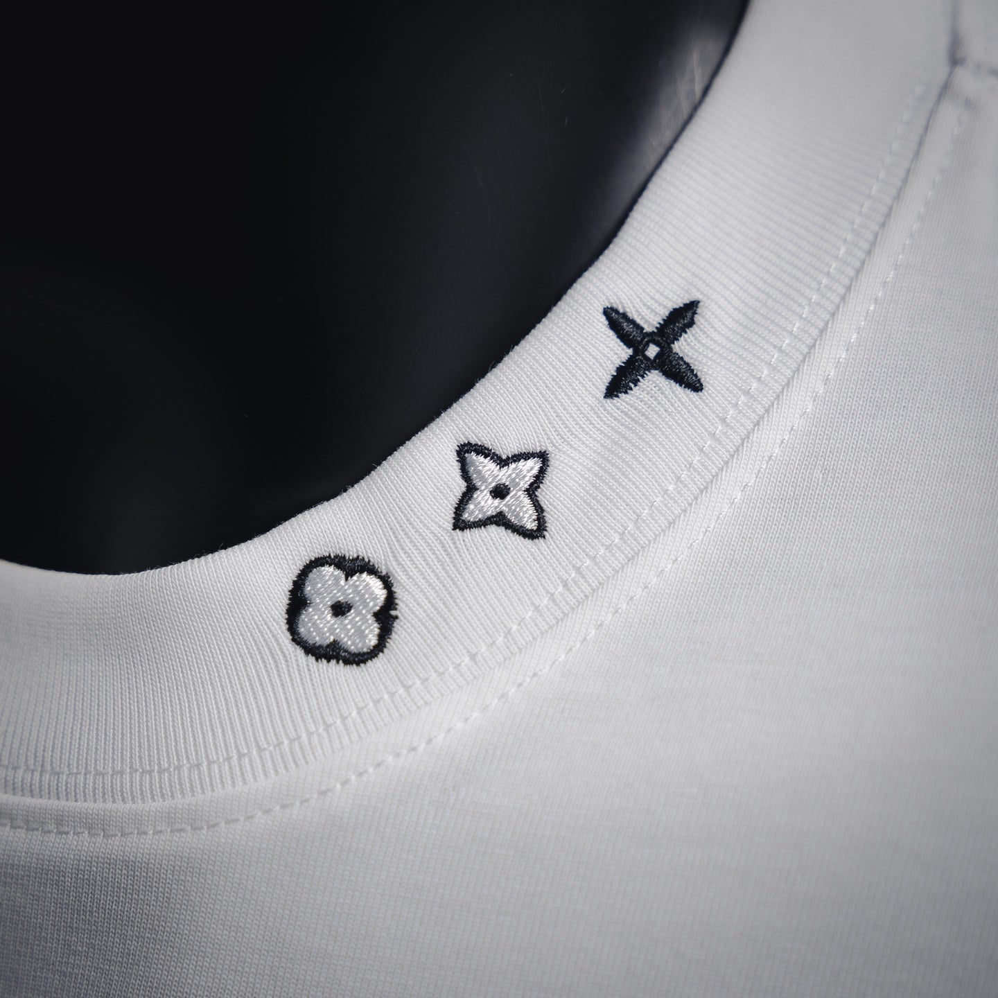 Louis 25ss embroidered t-shirt