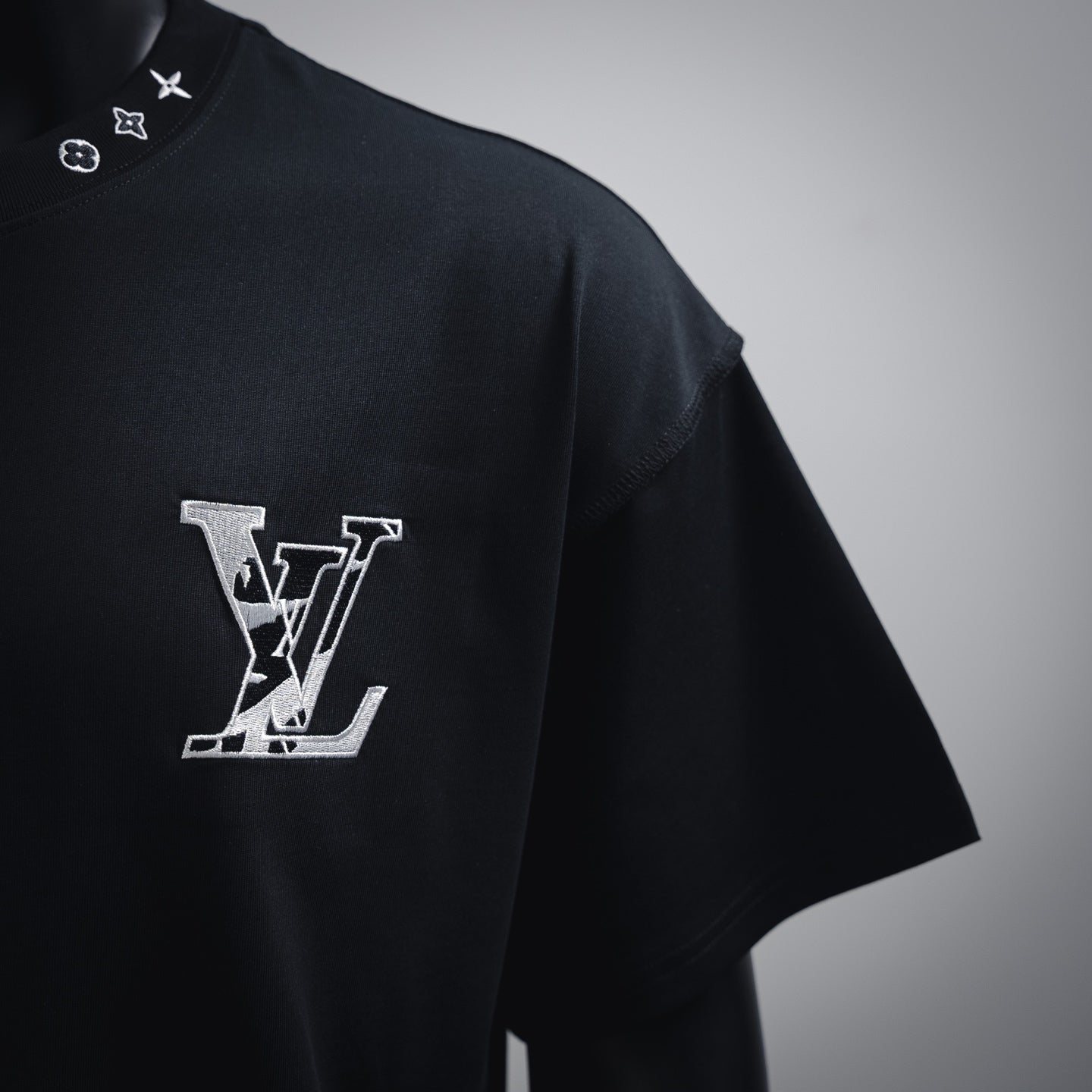 Louis 25ss embroidered t-shirt