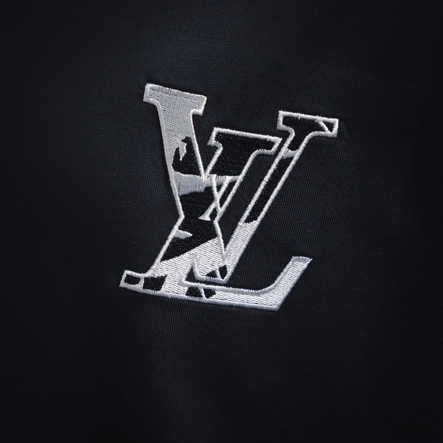 Louis 25ss embroidered t-shirt