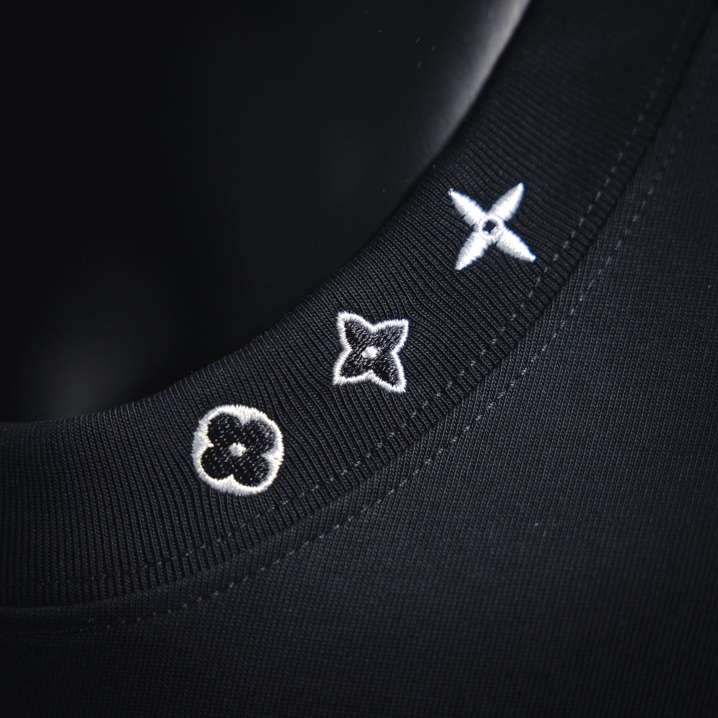 Louis 25ss embroidered t-shirt