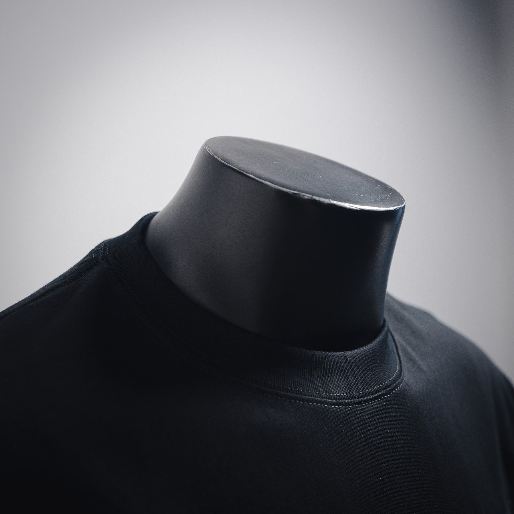 Loe 25ss embossed t-shirt