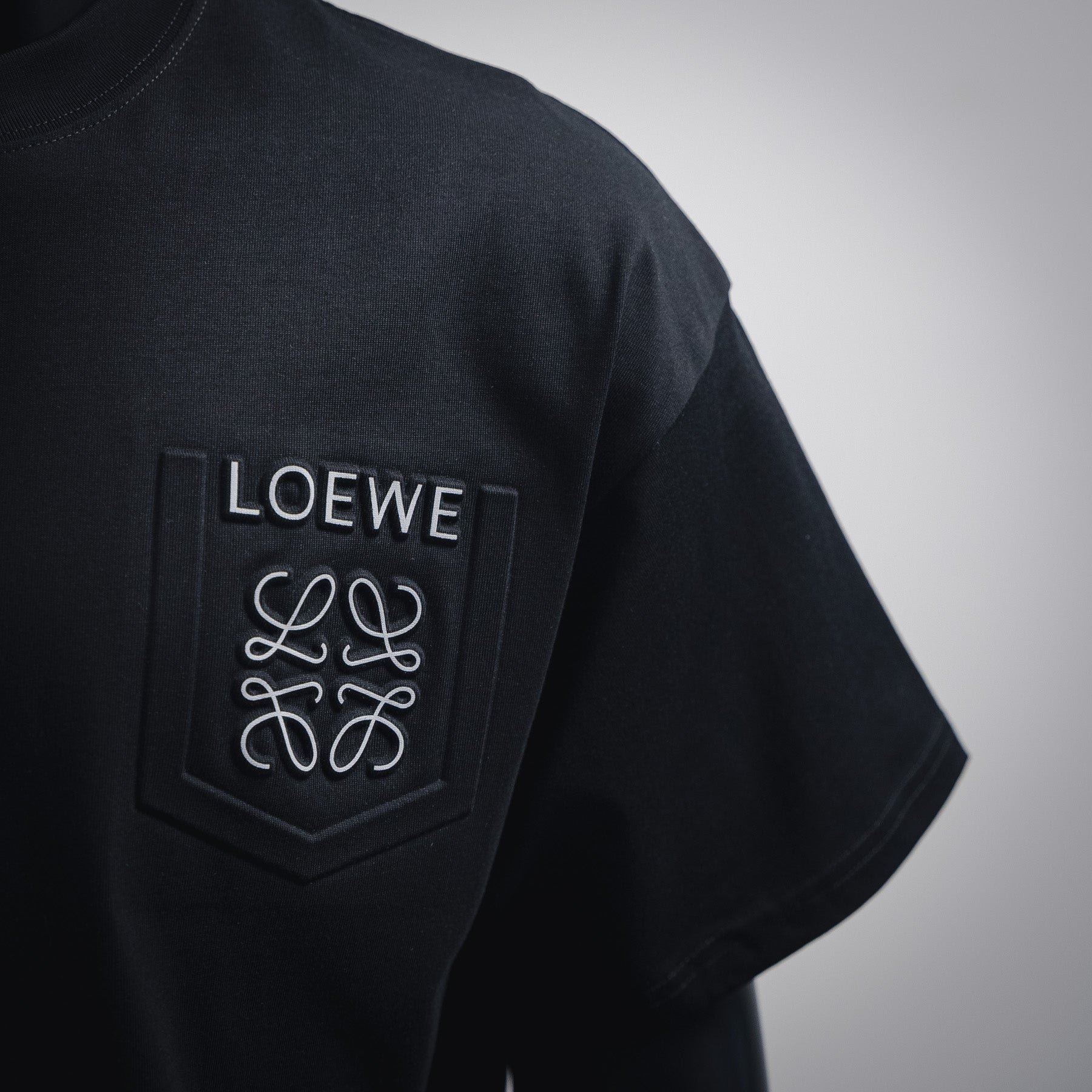 Loe 25ss embossed t-shirt