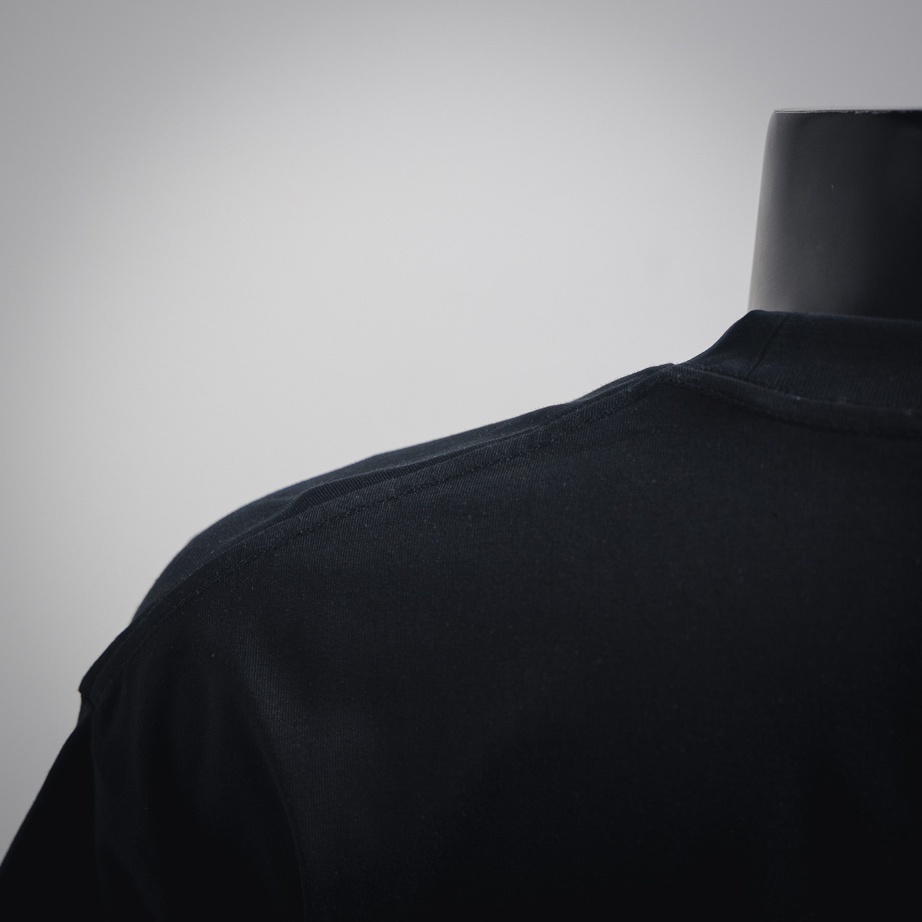 Loe 25ss embossed t-shirt