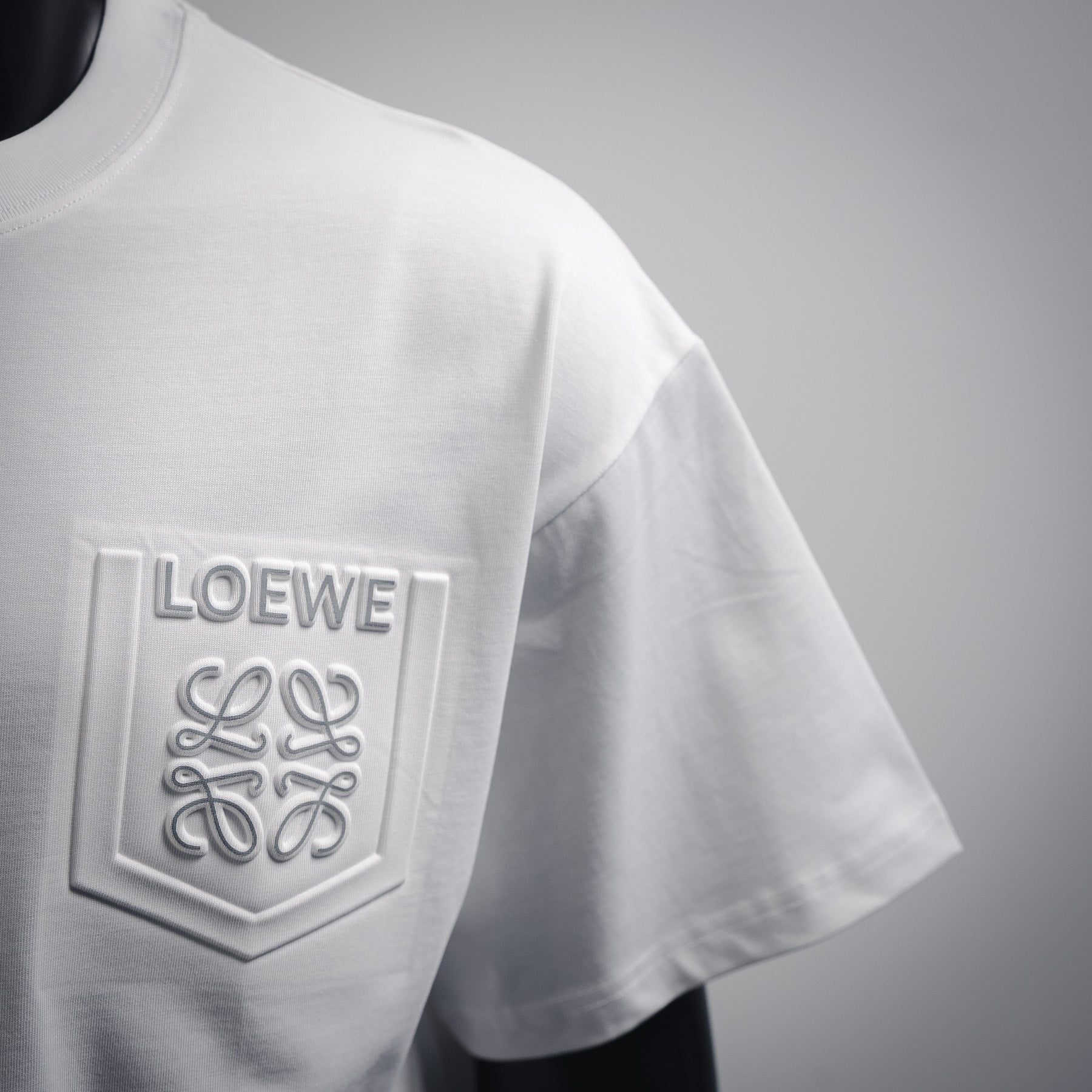 Loe 25ss embossed t-shirt