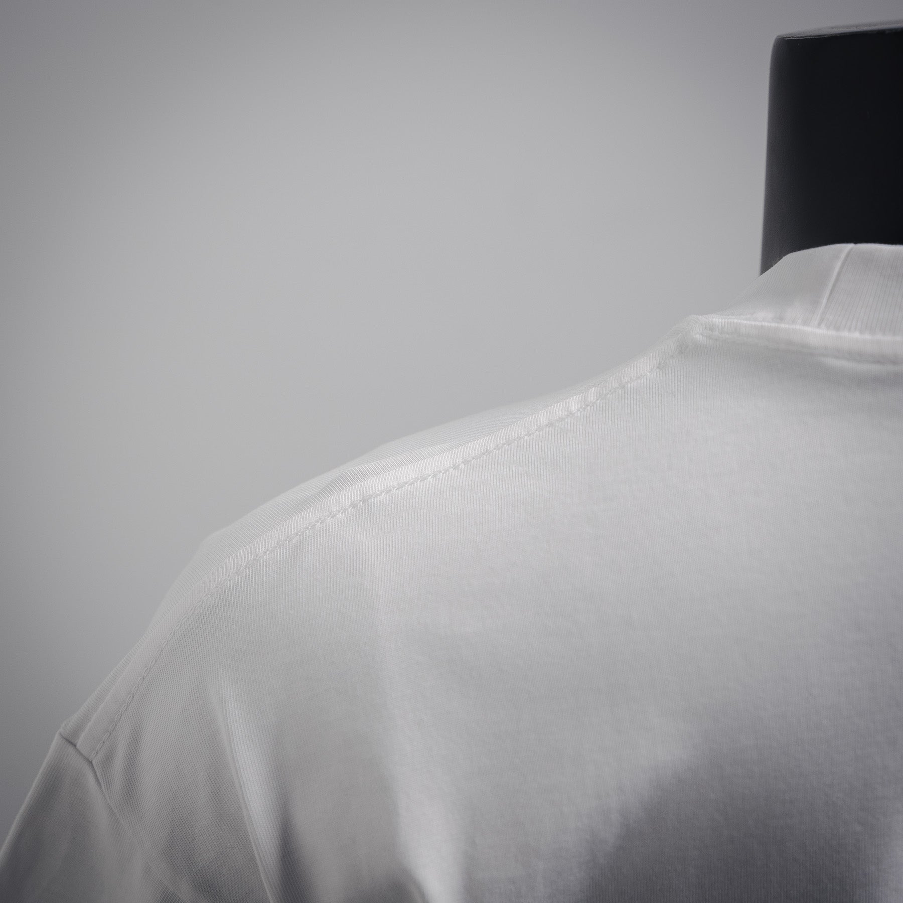 Loe 25ss embossed t-shirt