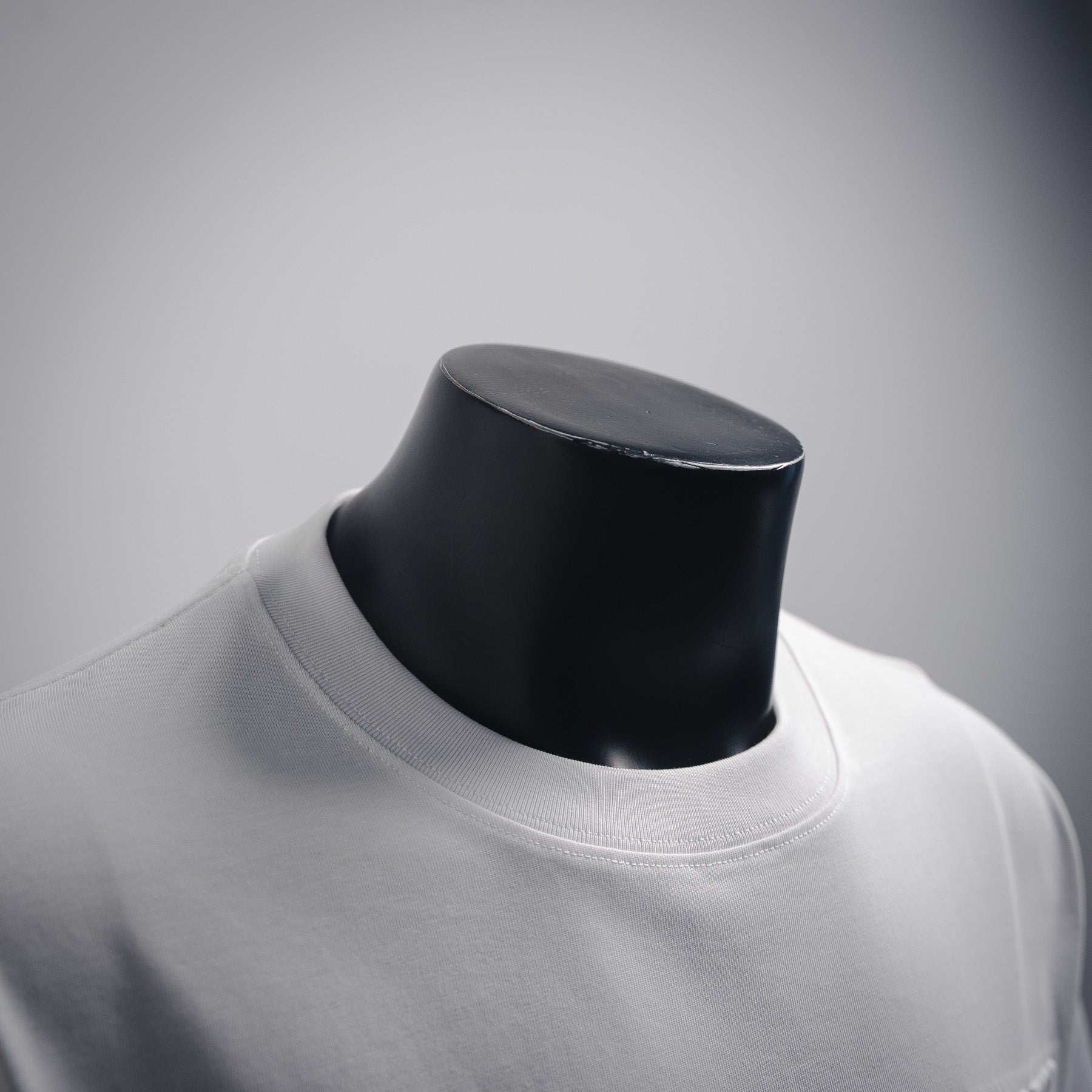 Loe 25ss embossed t-shirt