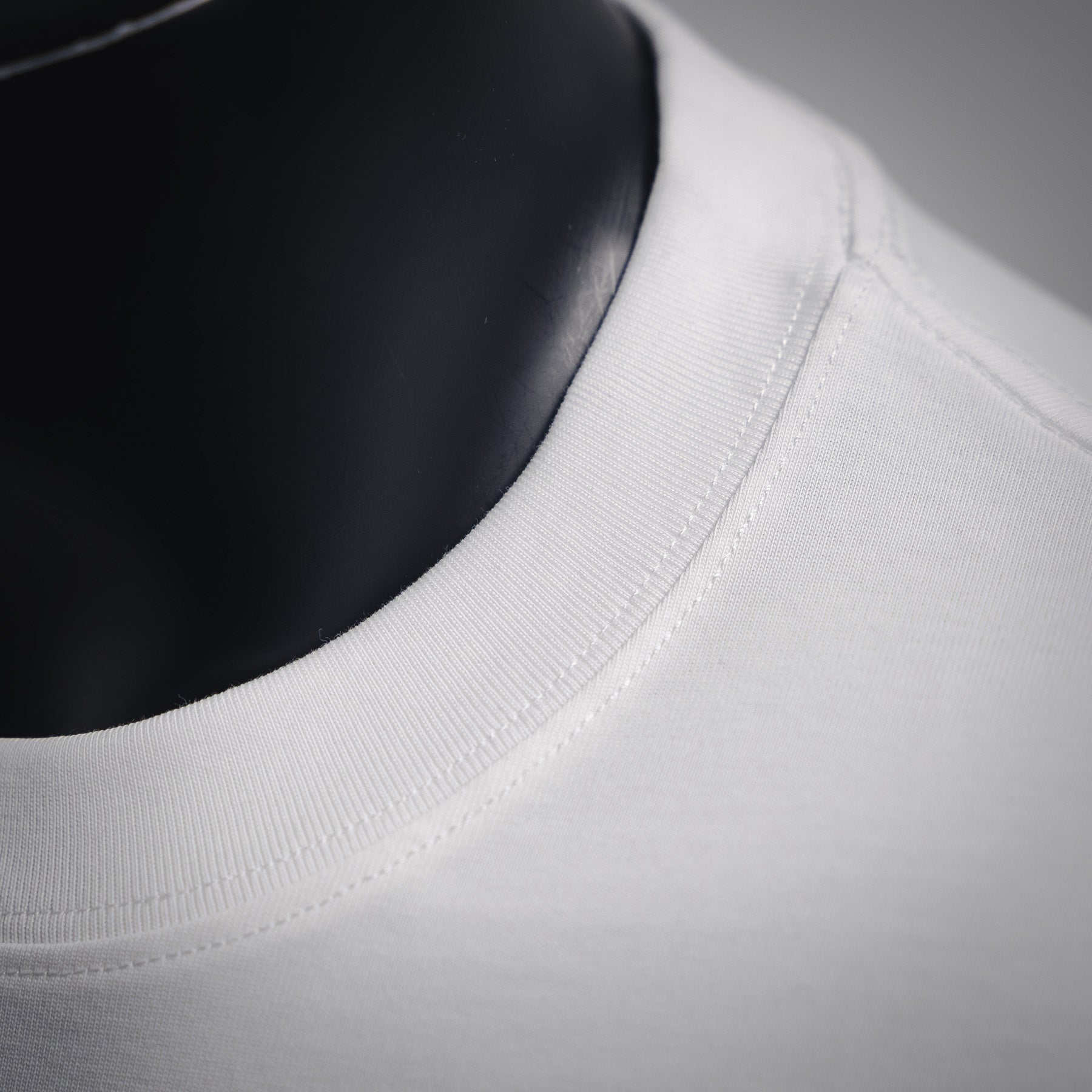 Loe 25ss embossed t-shirt