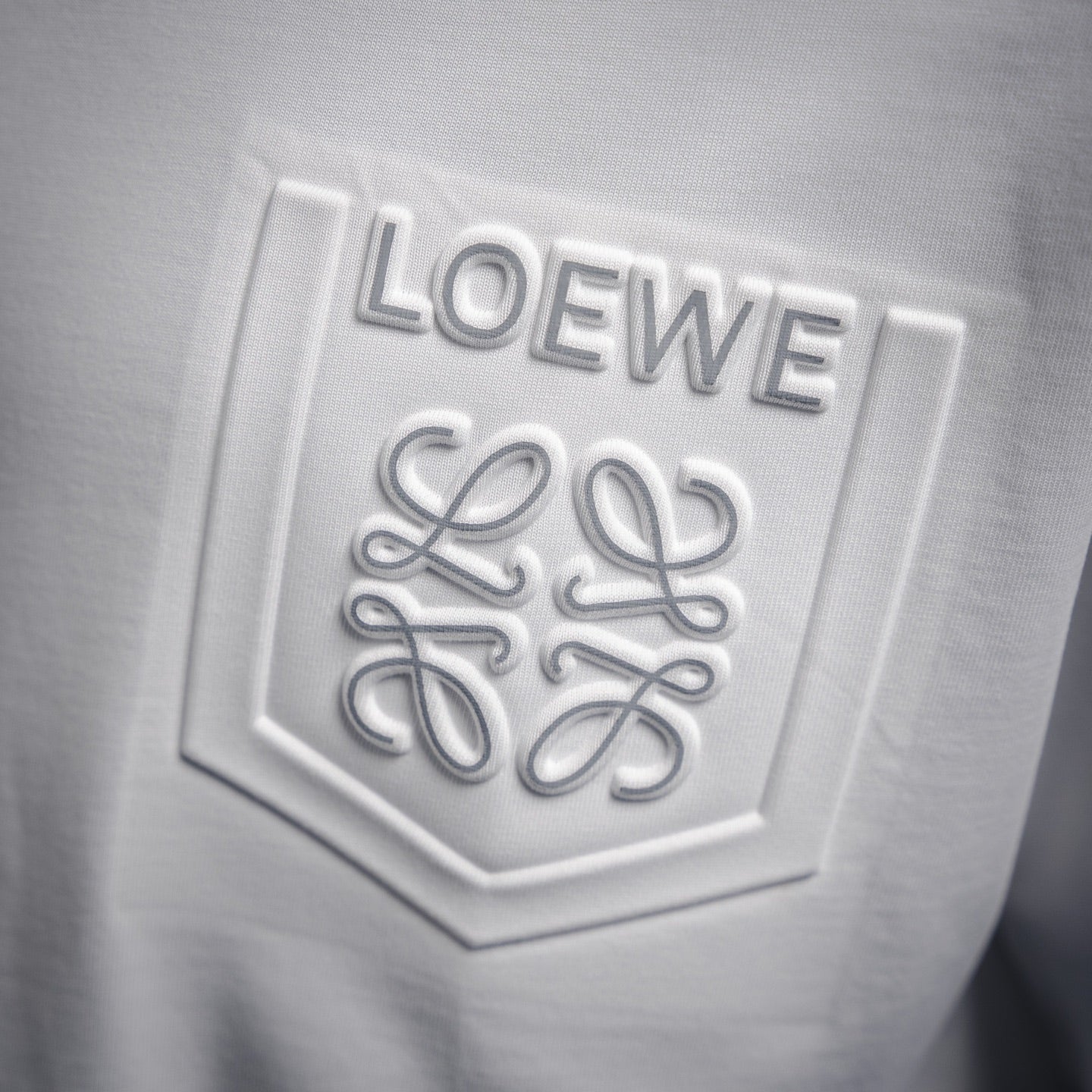 Loe 25ss embossed t-shirt