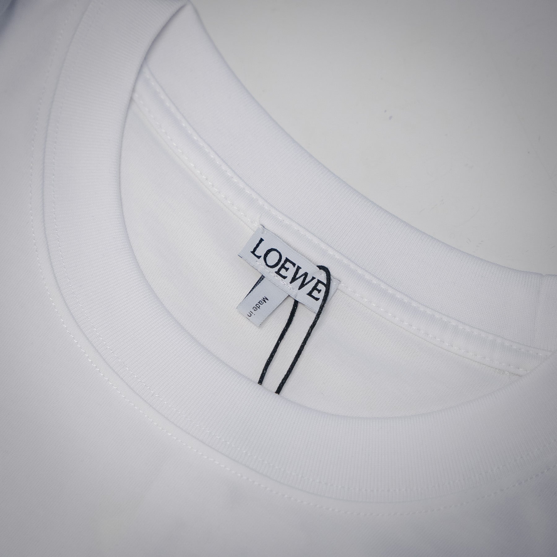 Loe 25ss embossed t-shirt