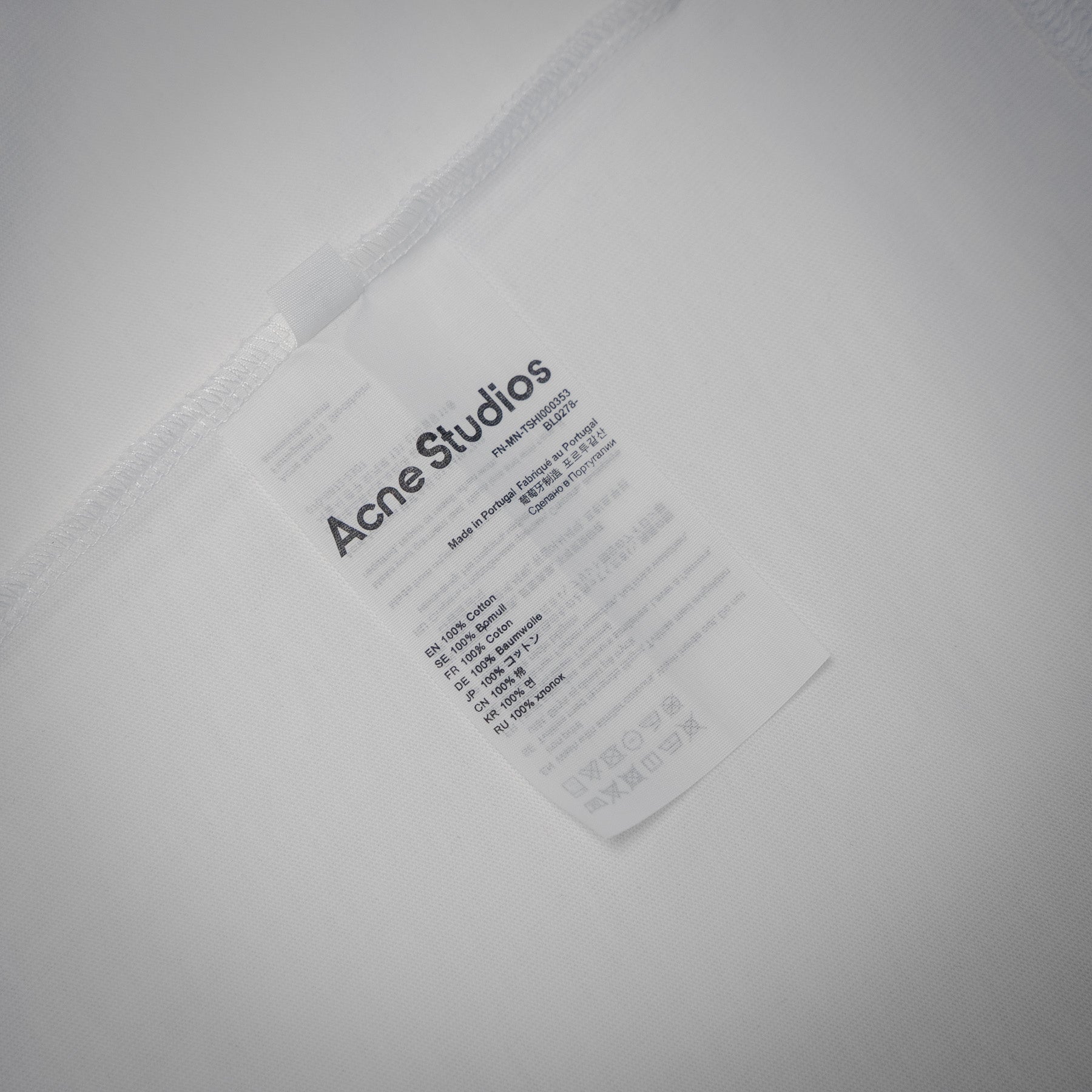 acne 25ss print t-shirt