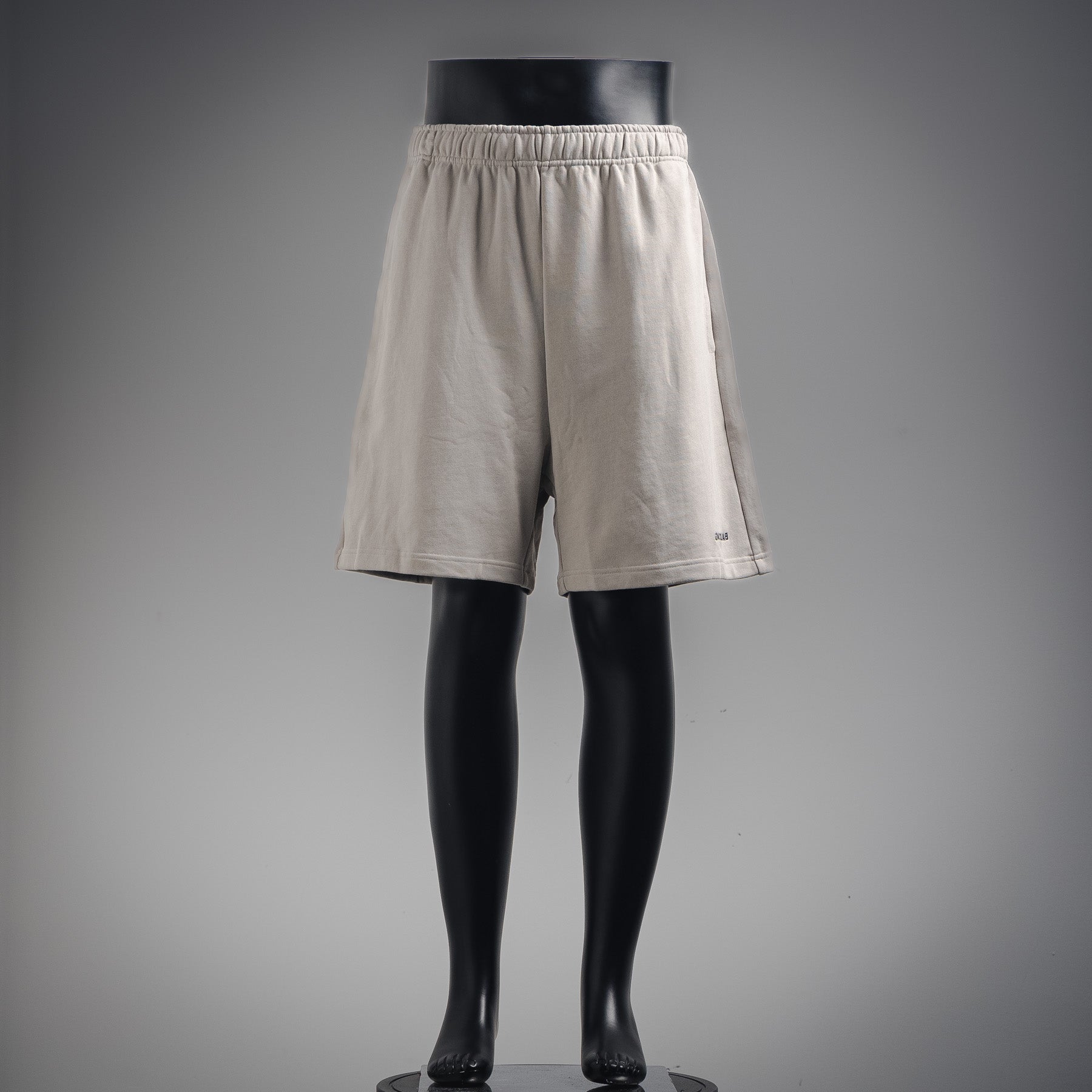 Balen 25ss embroidered short