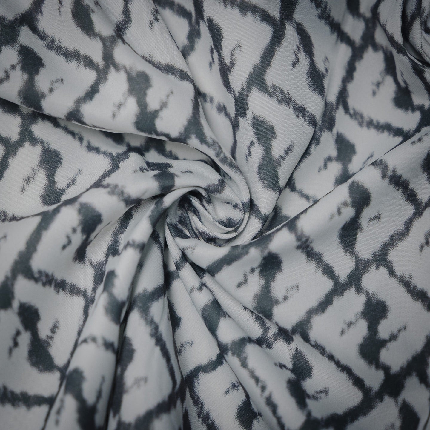 Fend 25ss print short