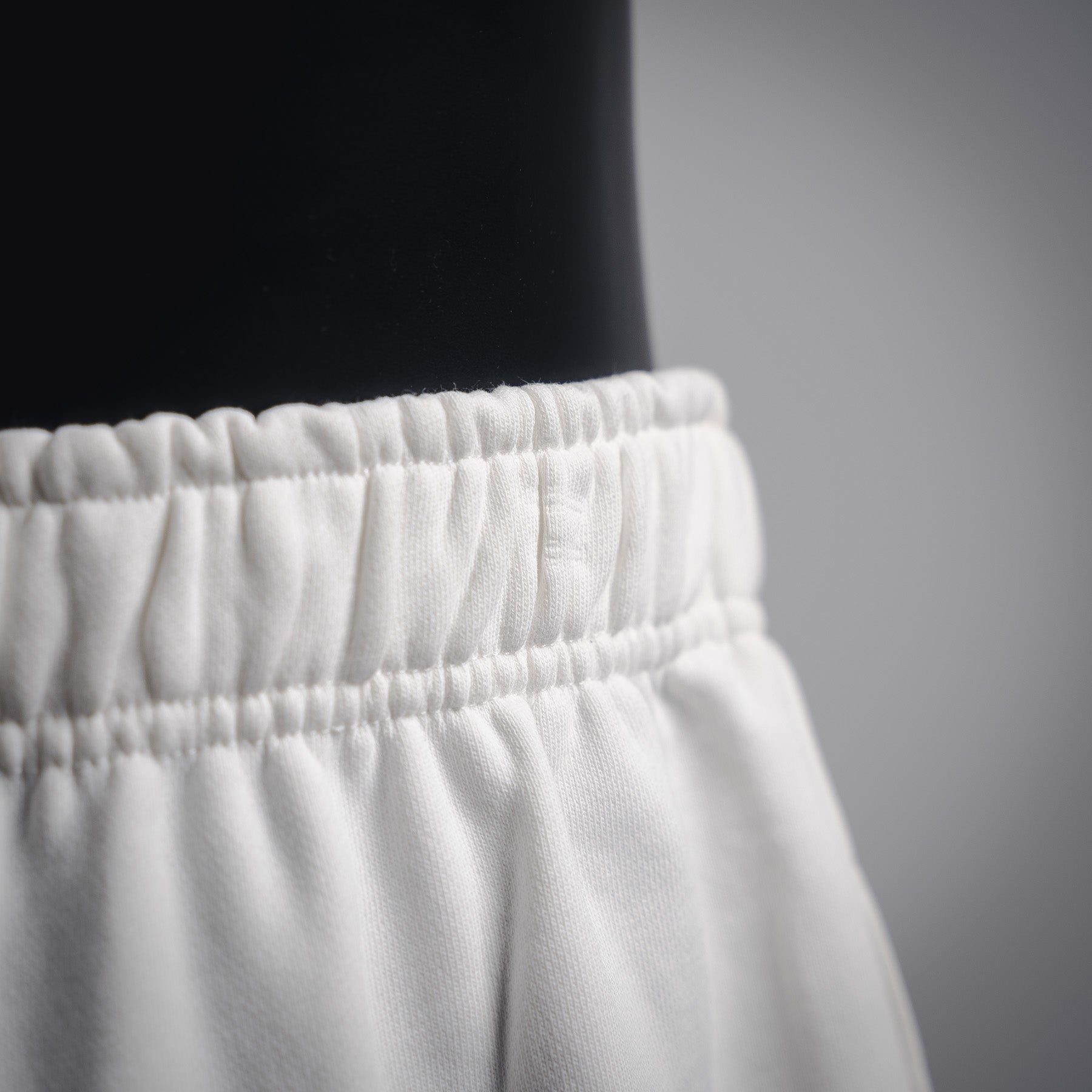 Balen 25ss embroidered short