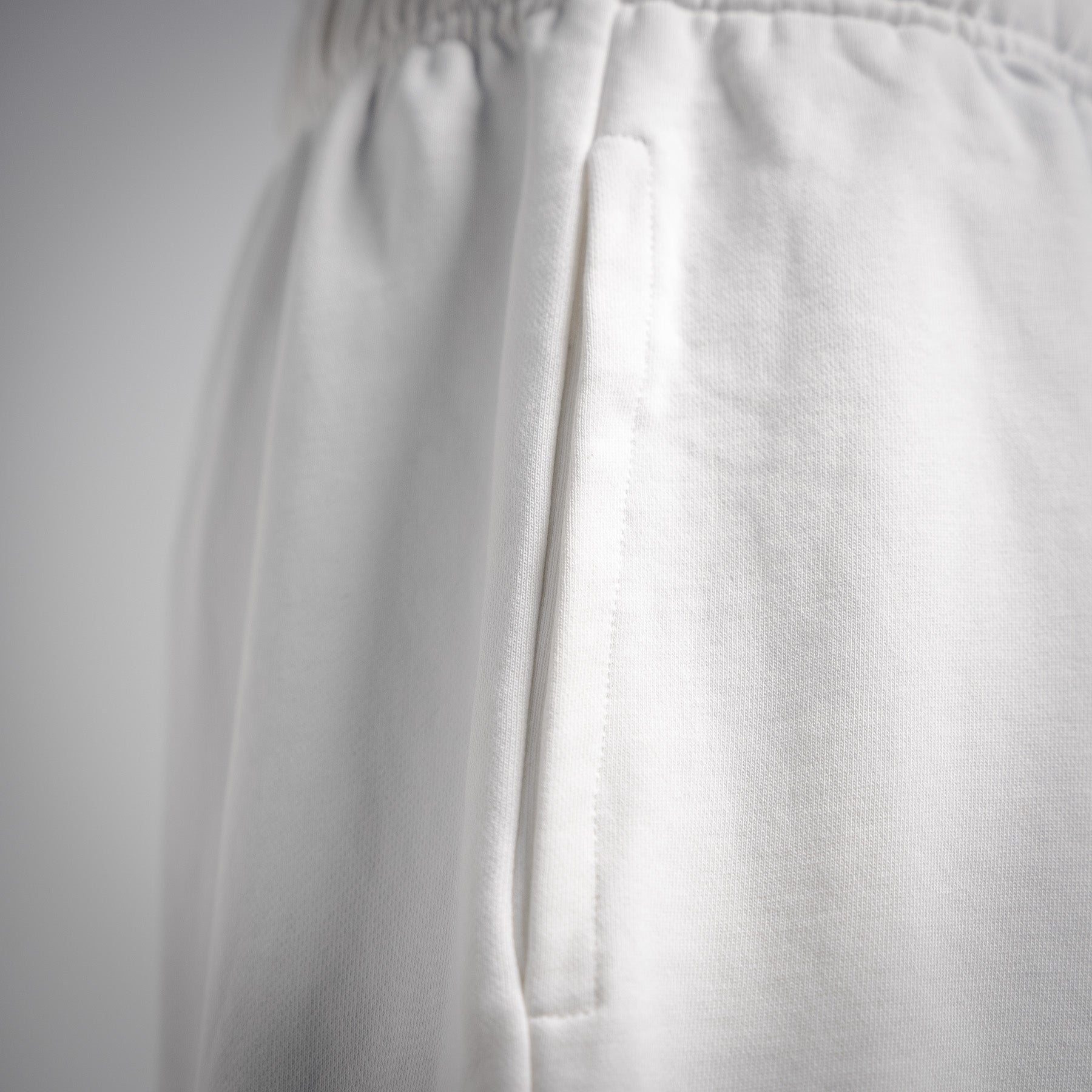 Balen 25ss embroidered short