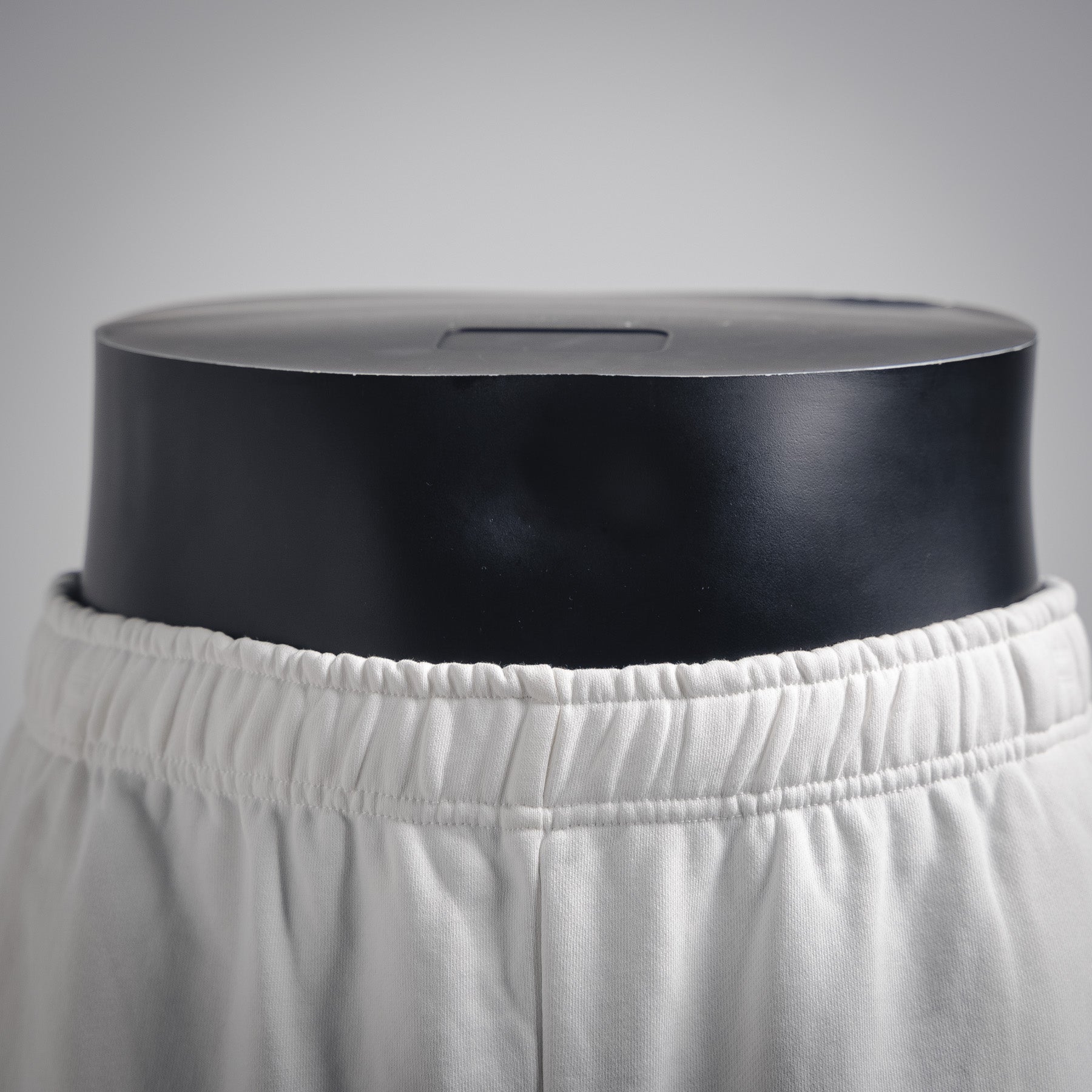 Balen 25ss embroidered short