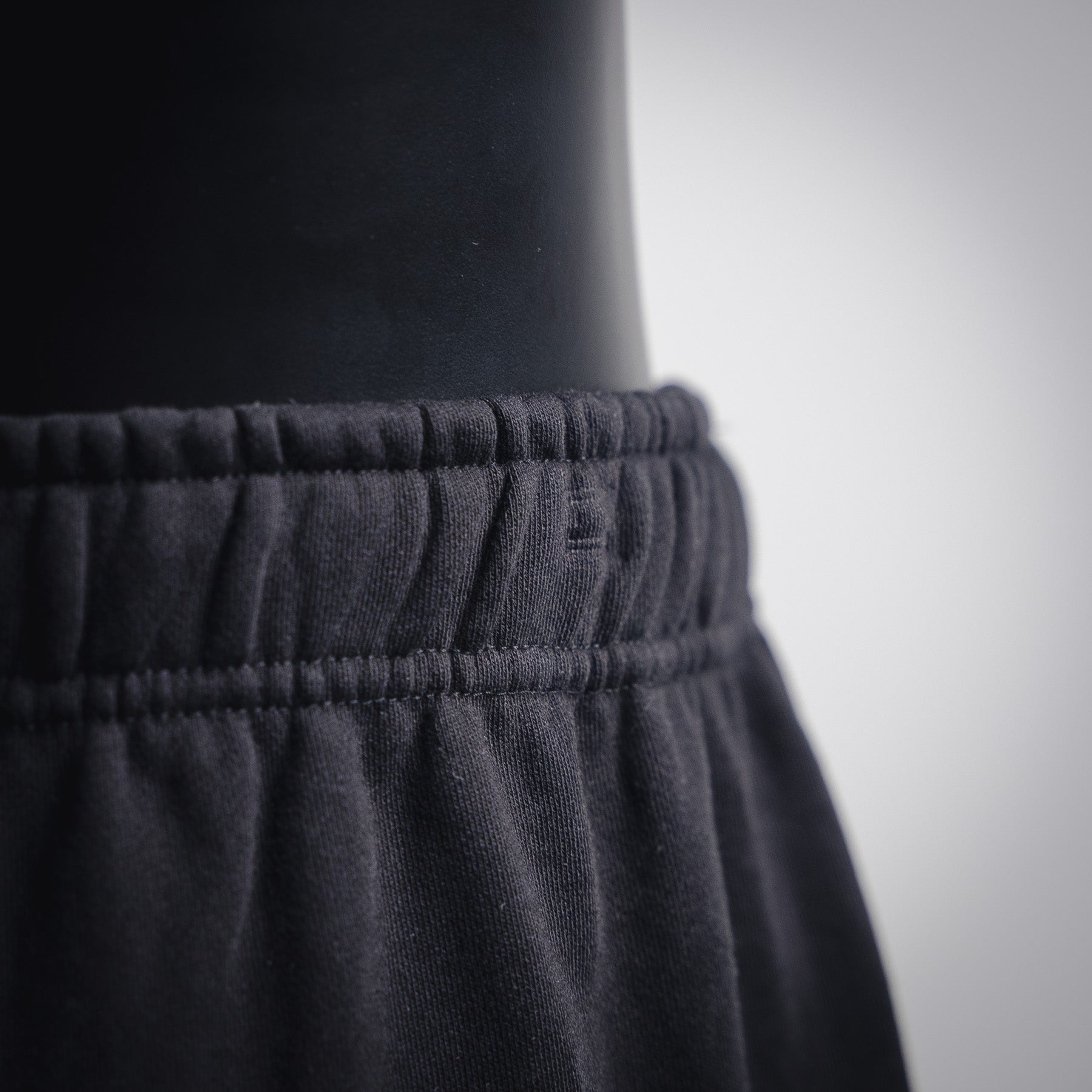 Balen 25ss embroidered short