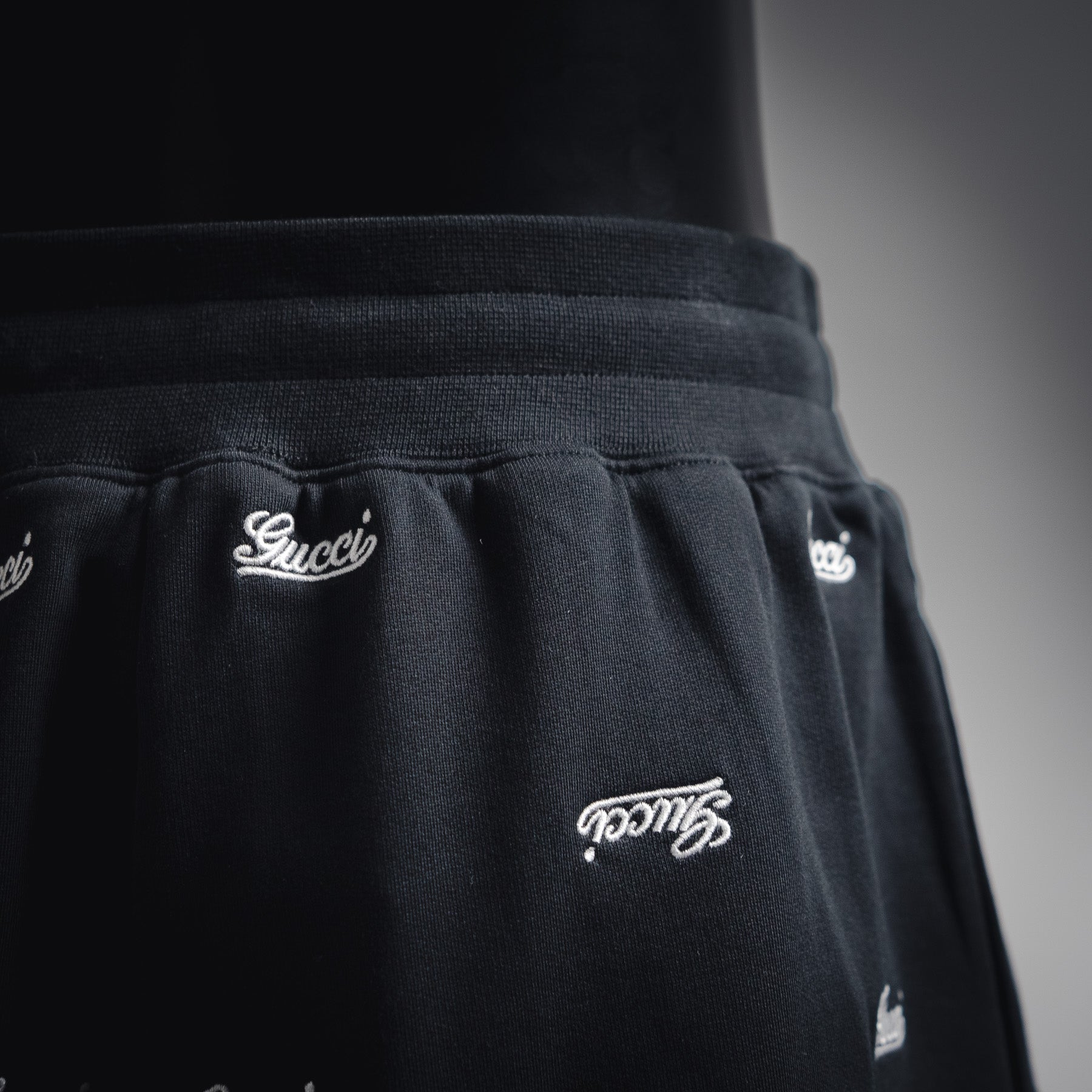 Guc 25ss embroidered short