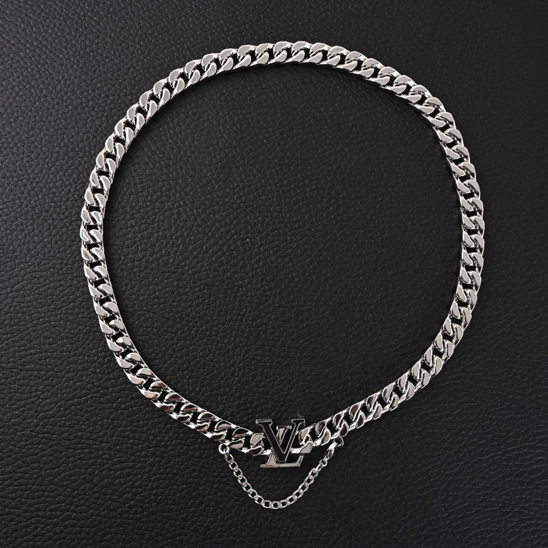 Louis necklace