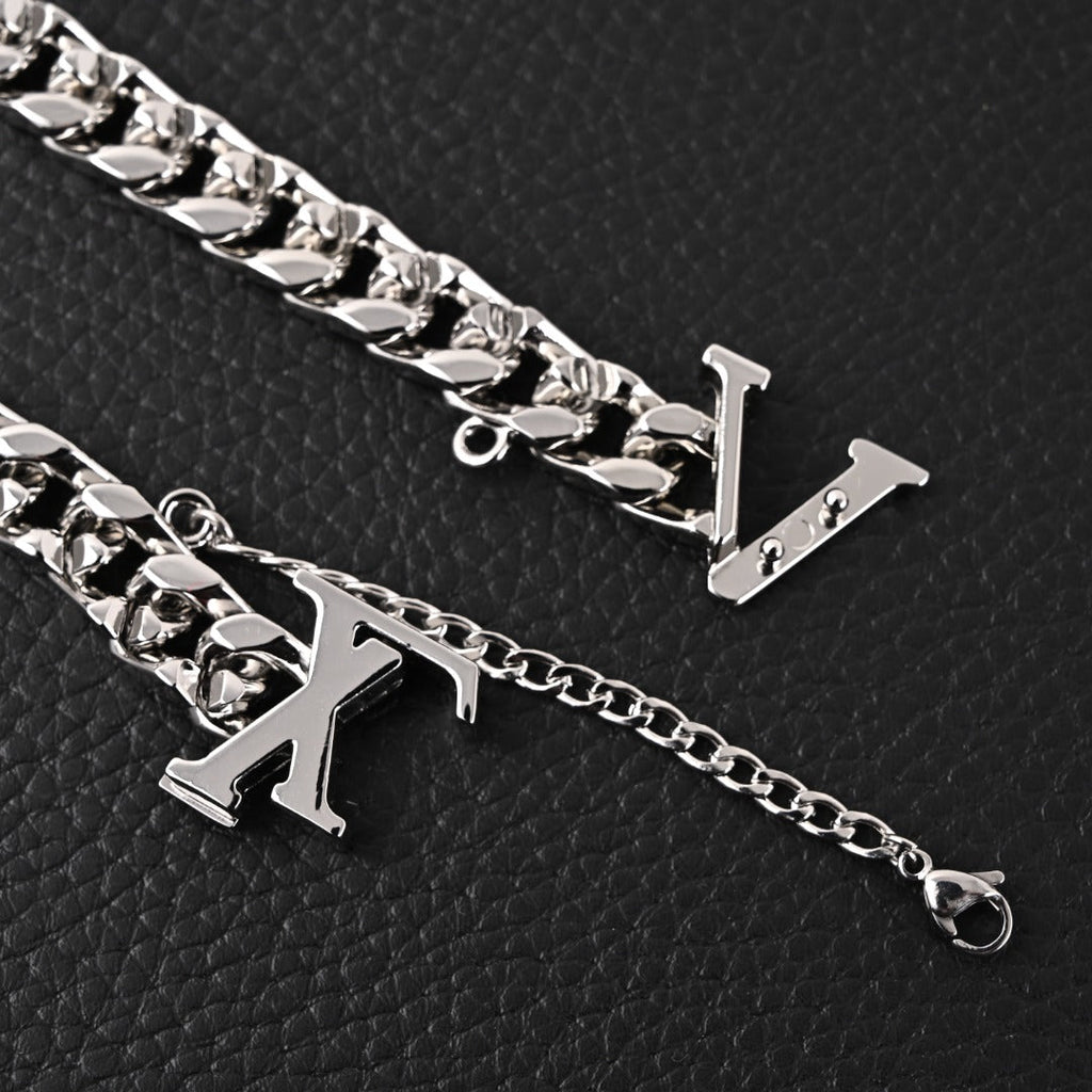 Louis necklace
