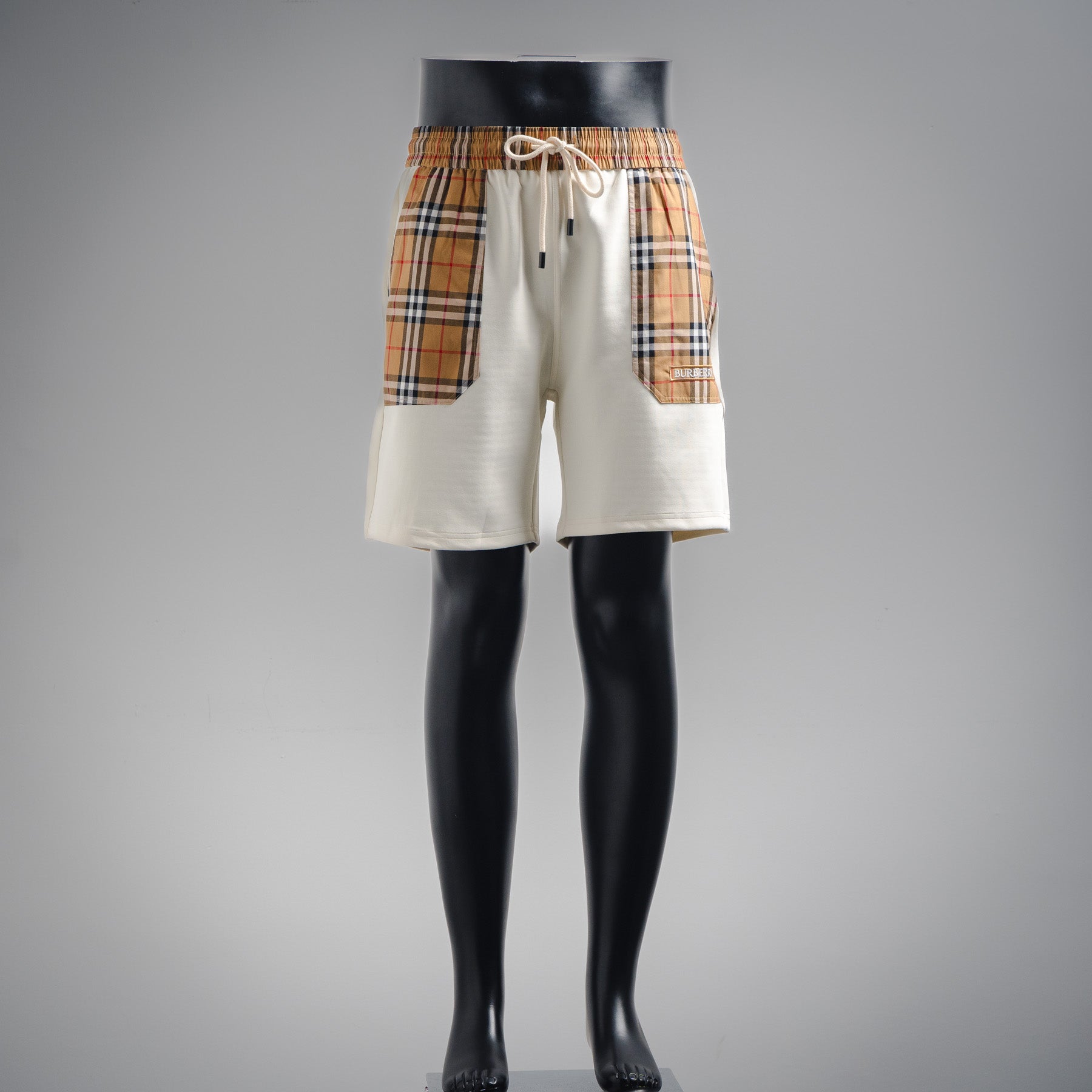 Bur embroidered short