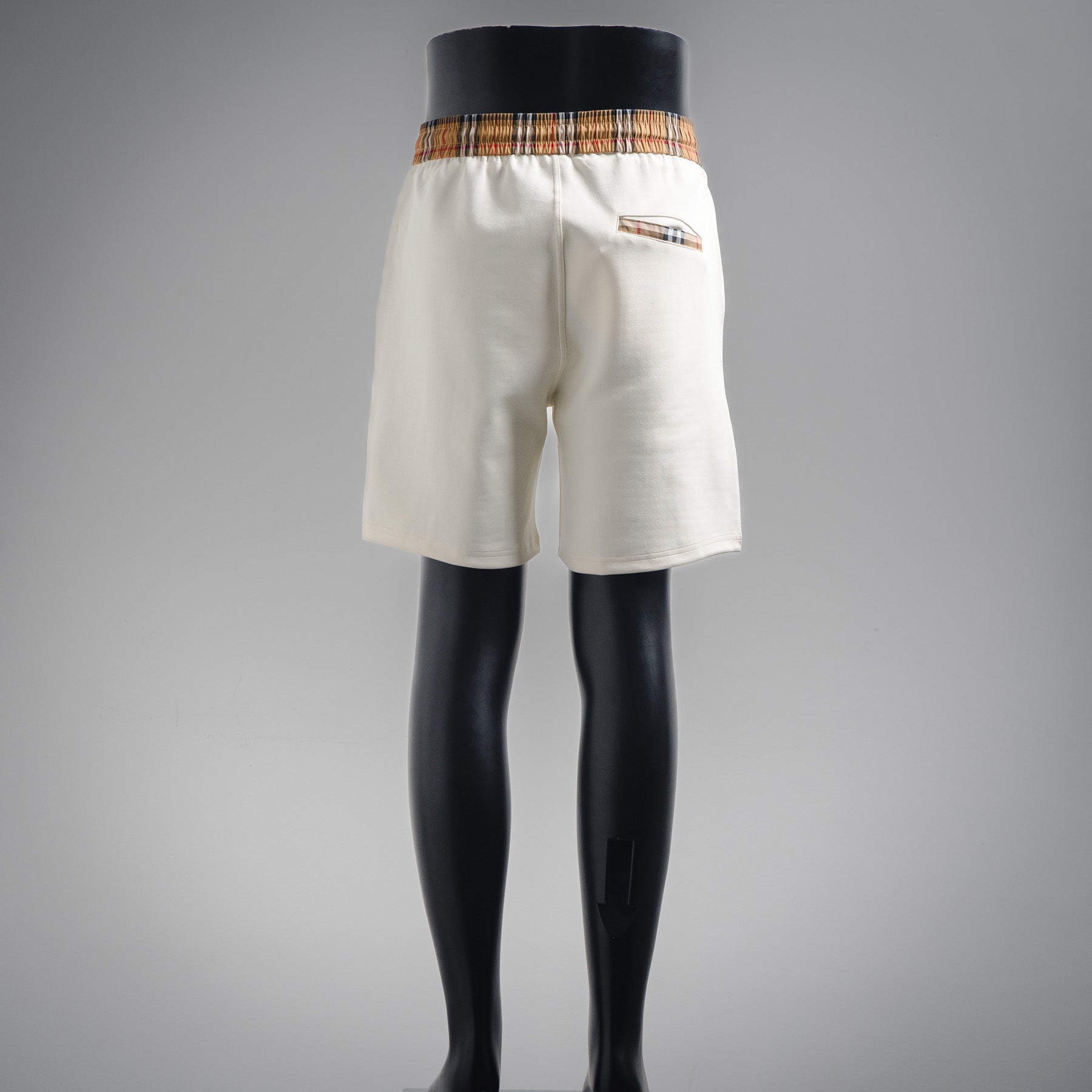 Bur embroidered short