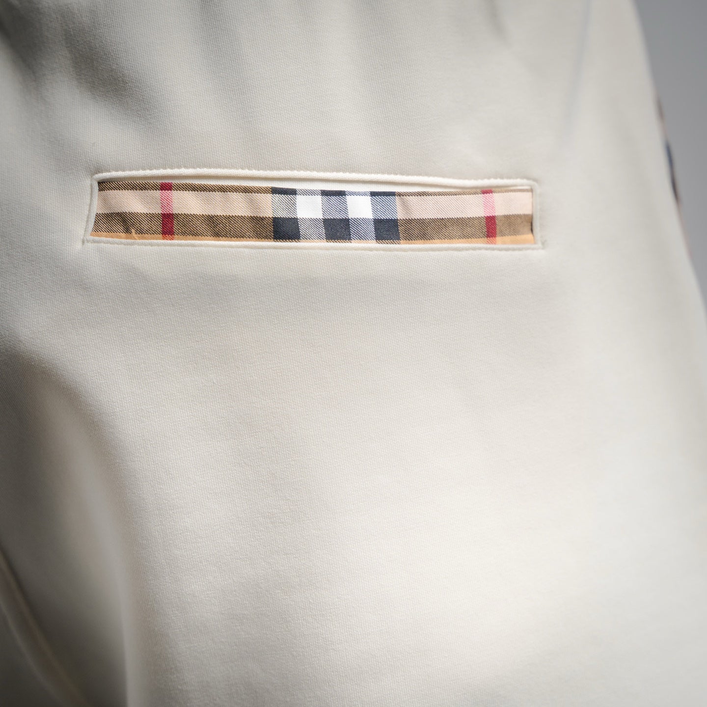 Bur embroidered short