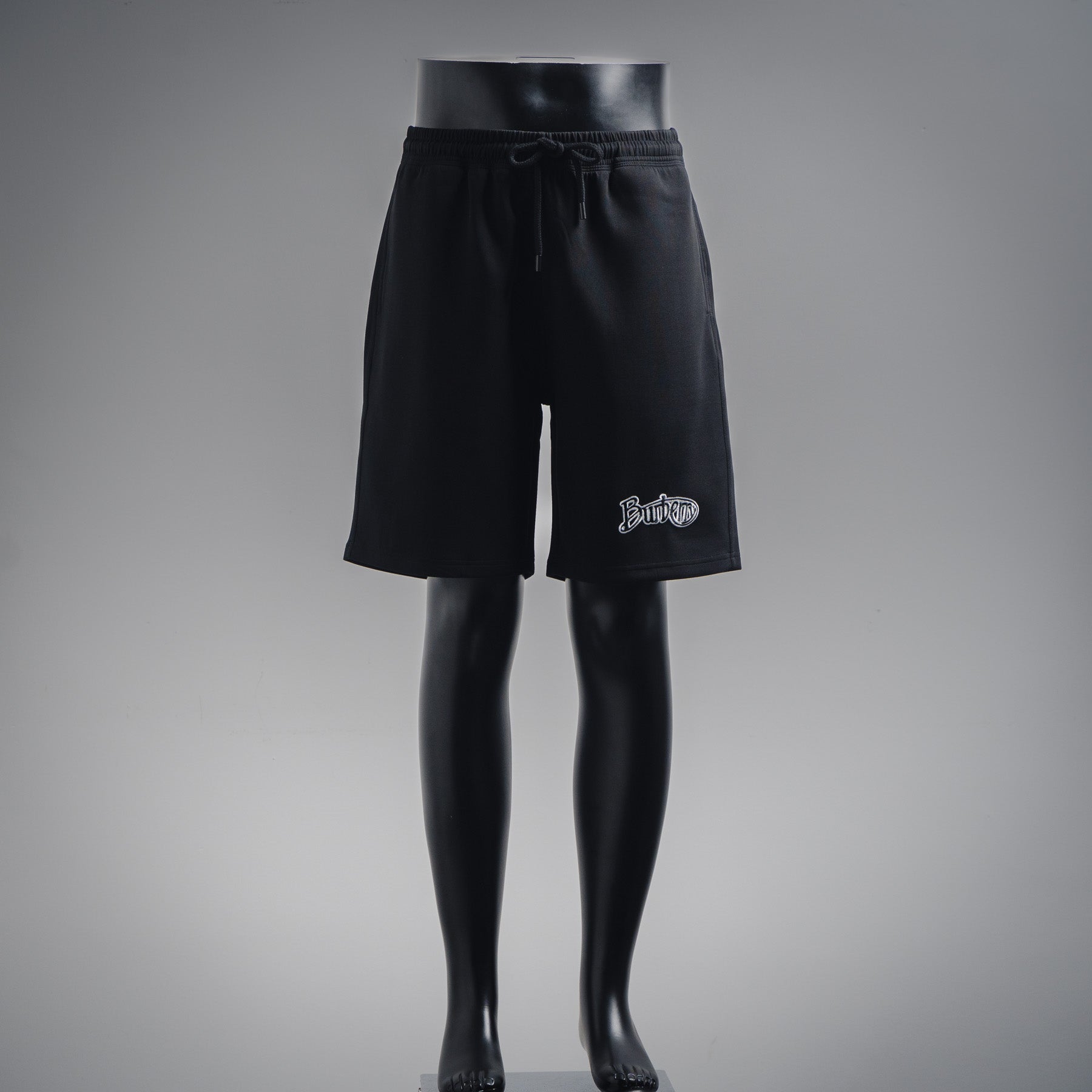 Bur embroidered short