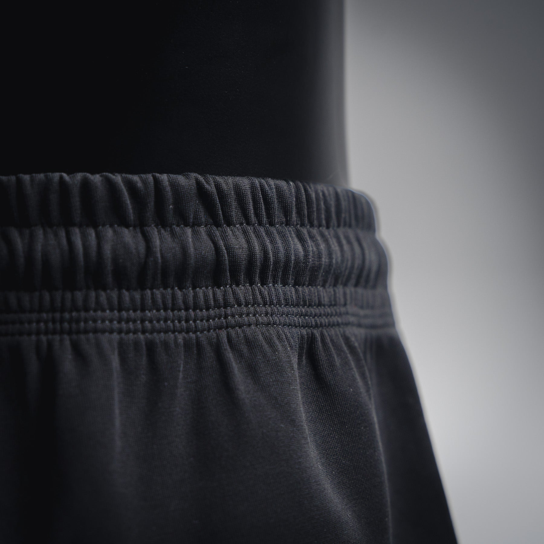 Bur embroidered short