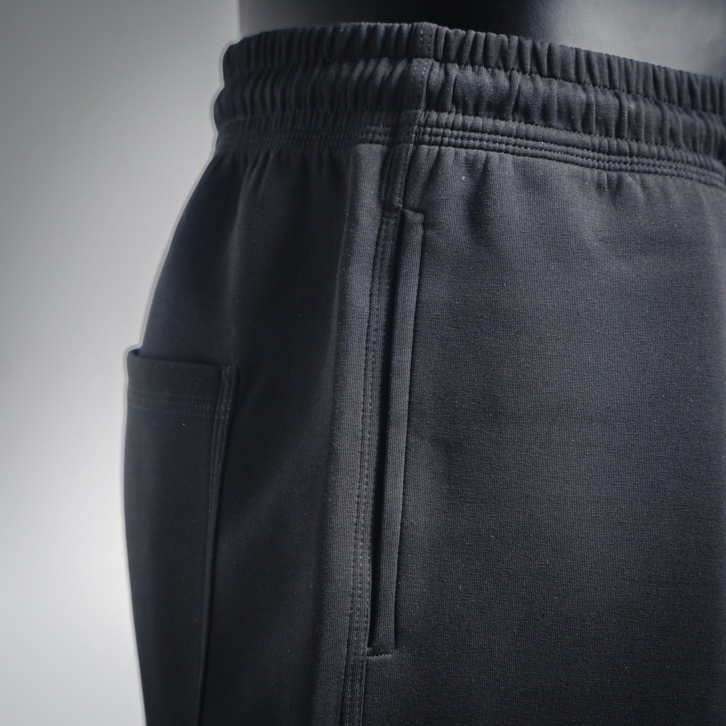 Bur embroidered short