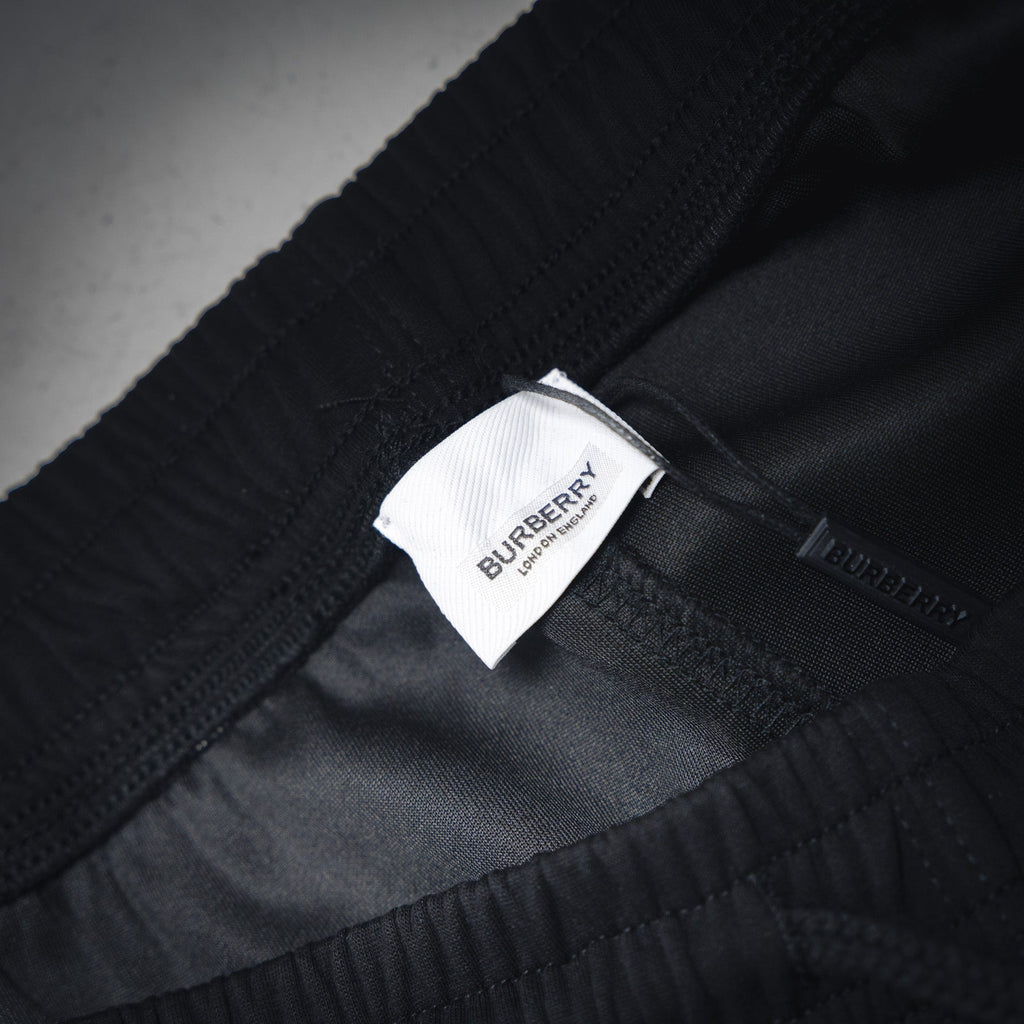 Bur embroidered short