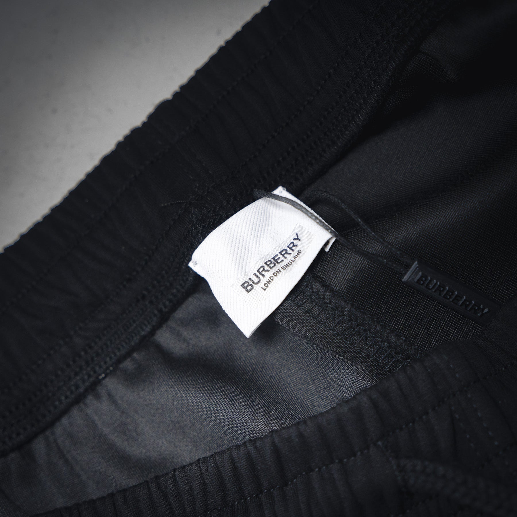 Bur embroidered short