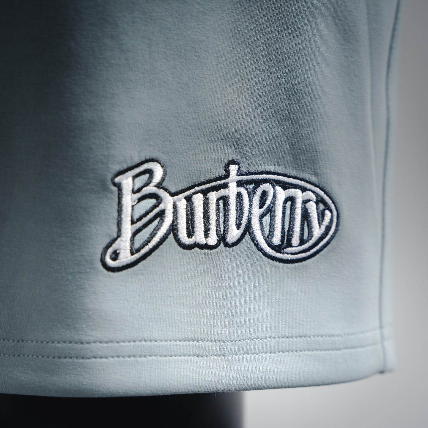 Bur embroidered short