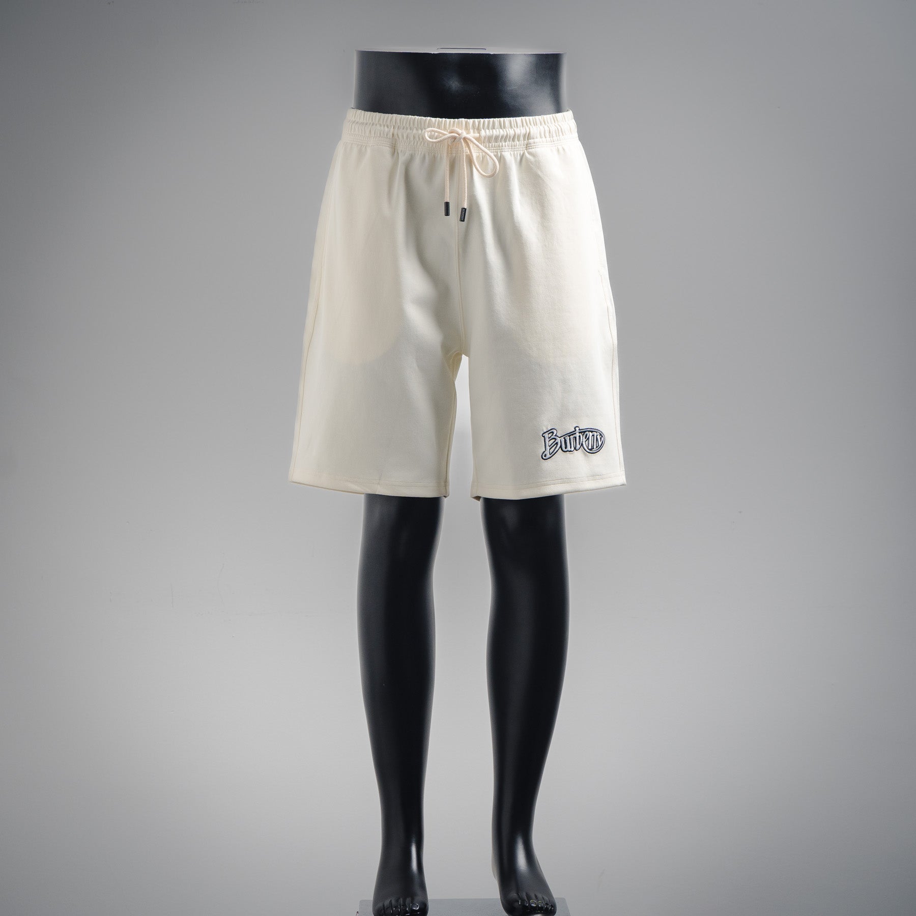 Bur embroidered short