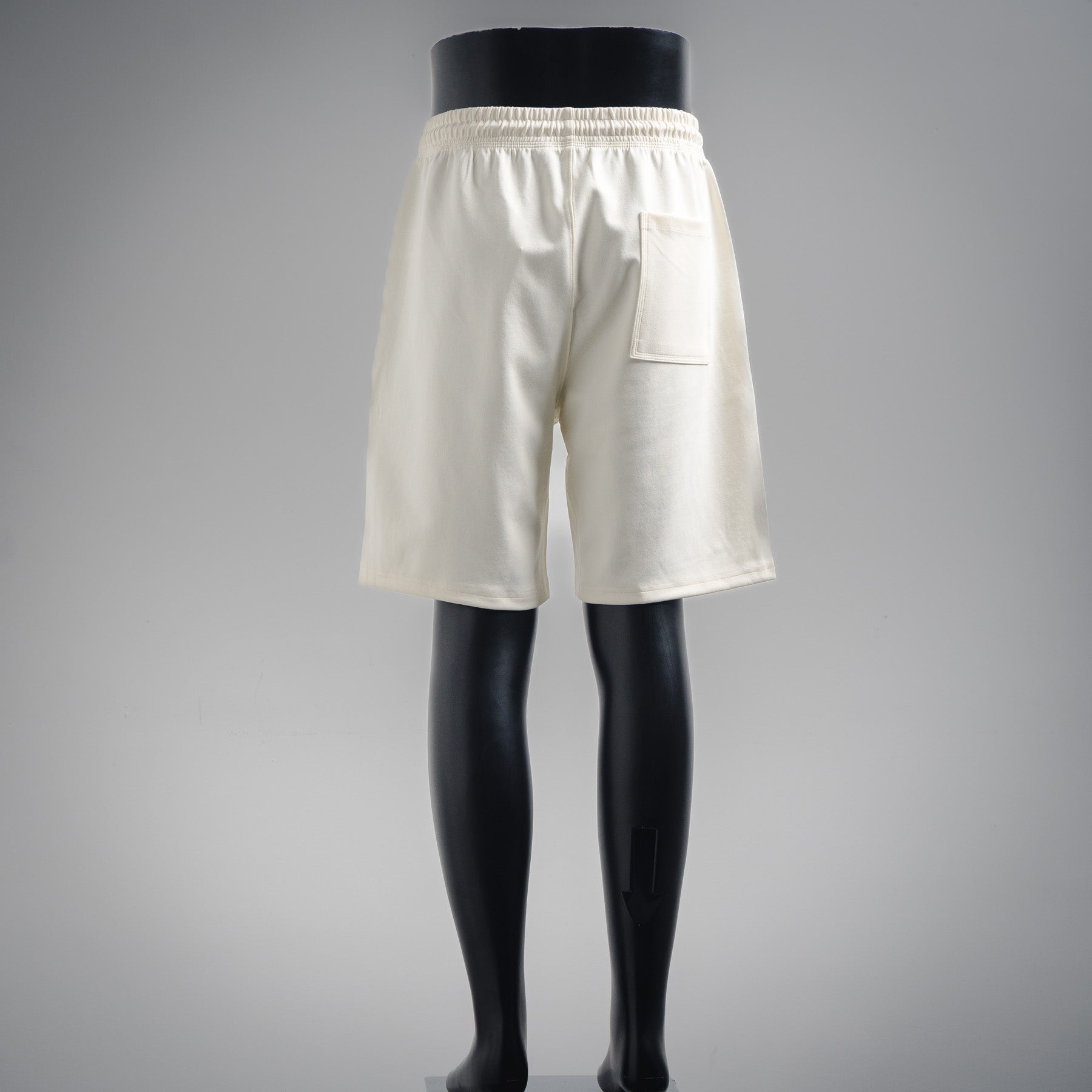 Bur embroidered short