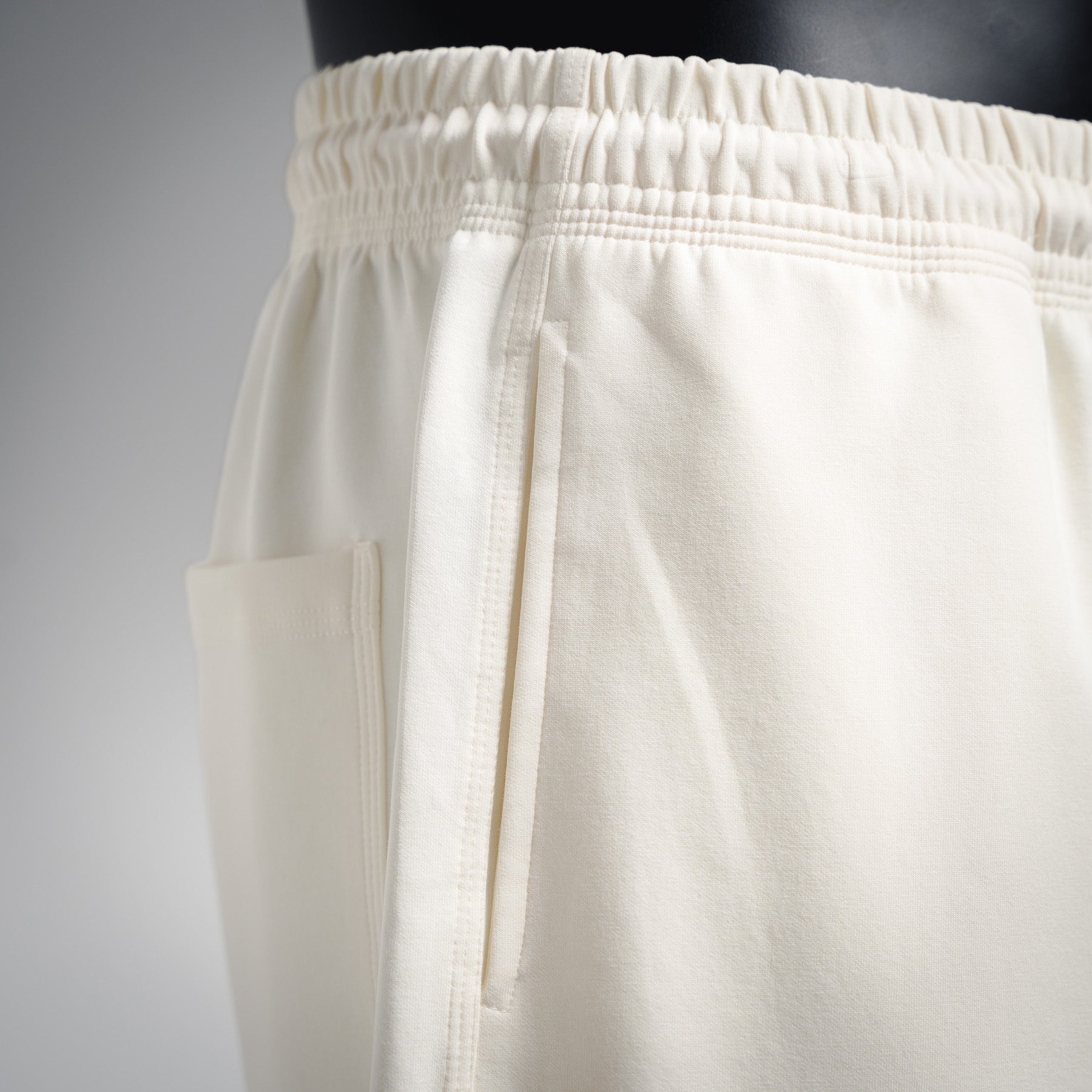 Bur embroidered short