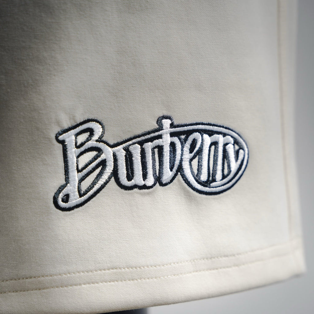 Bur embroidered short