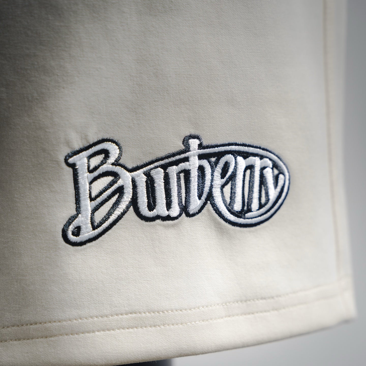 Bur embroidered short