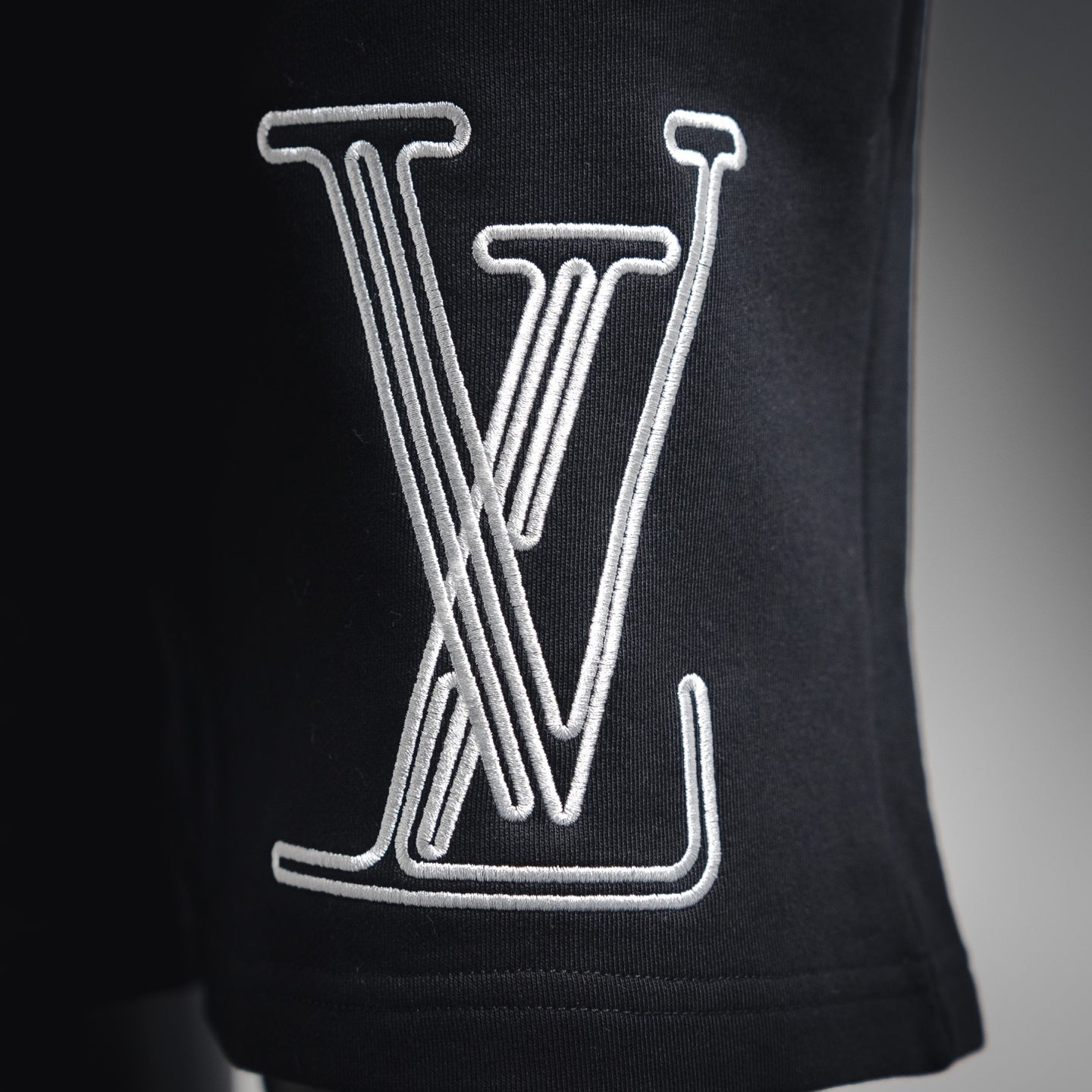 Louis embroidered short