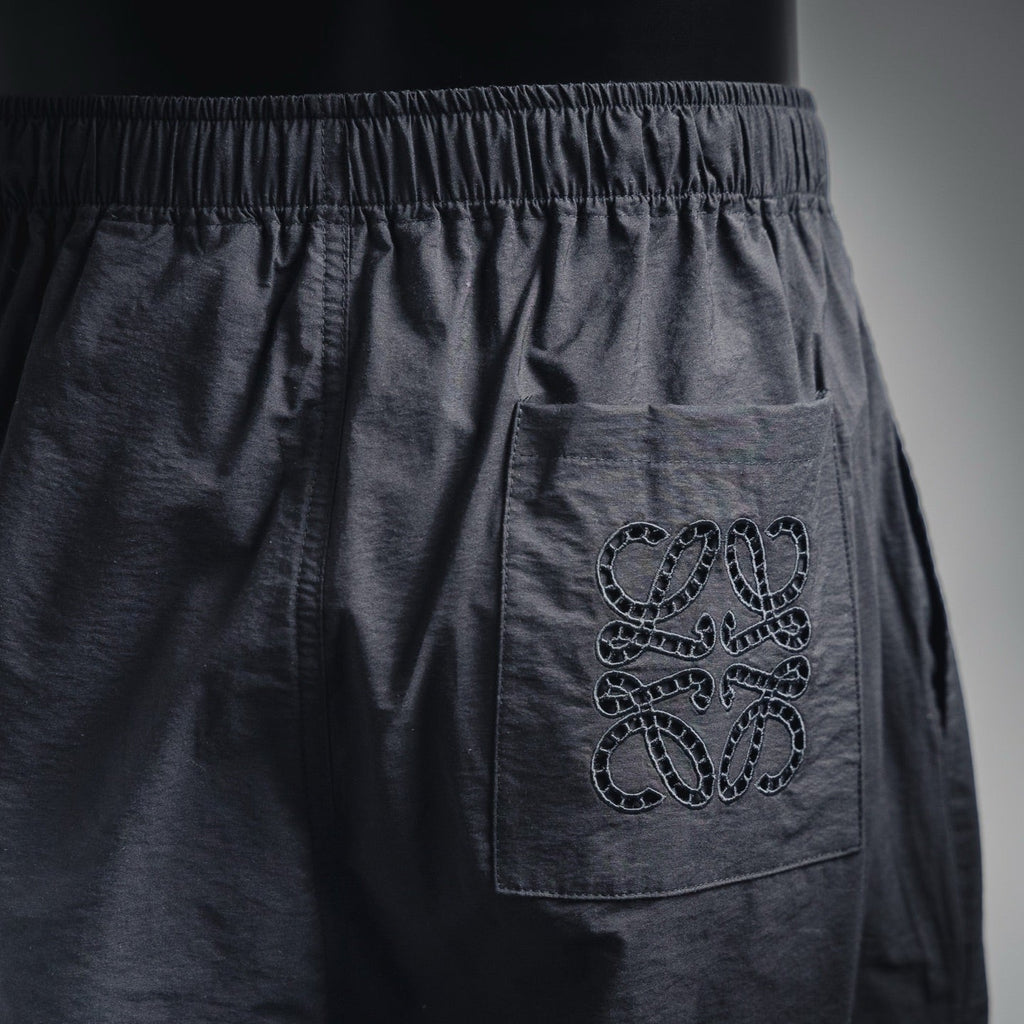 Loe embroidered short