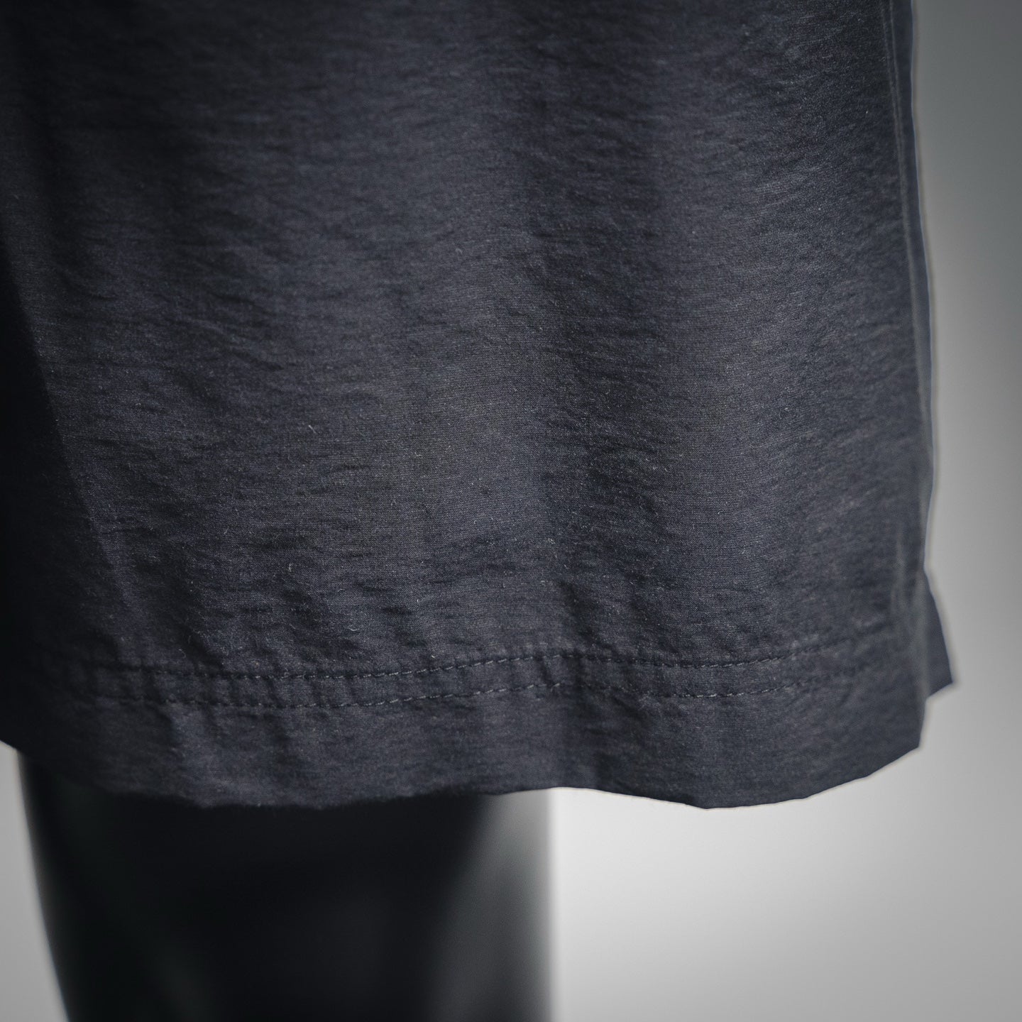 Loe embroidered short