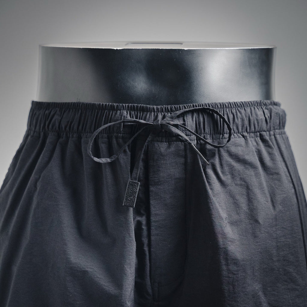 Loe embroidered short