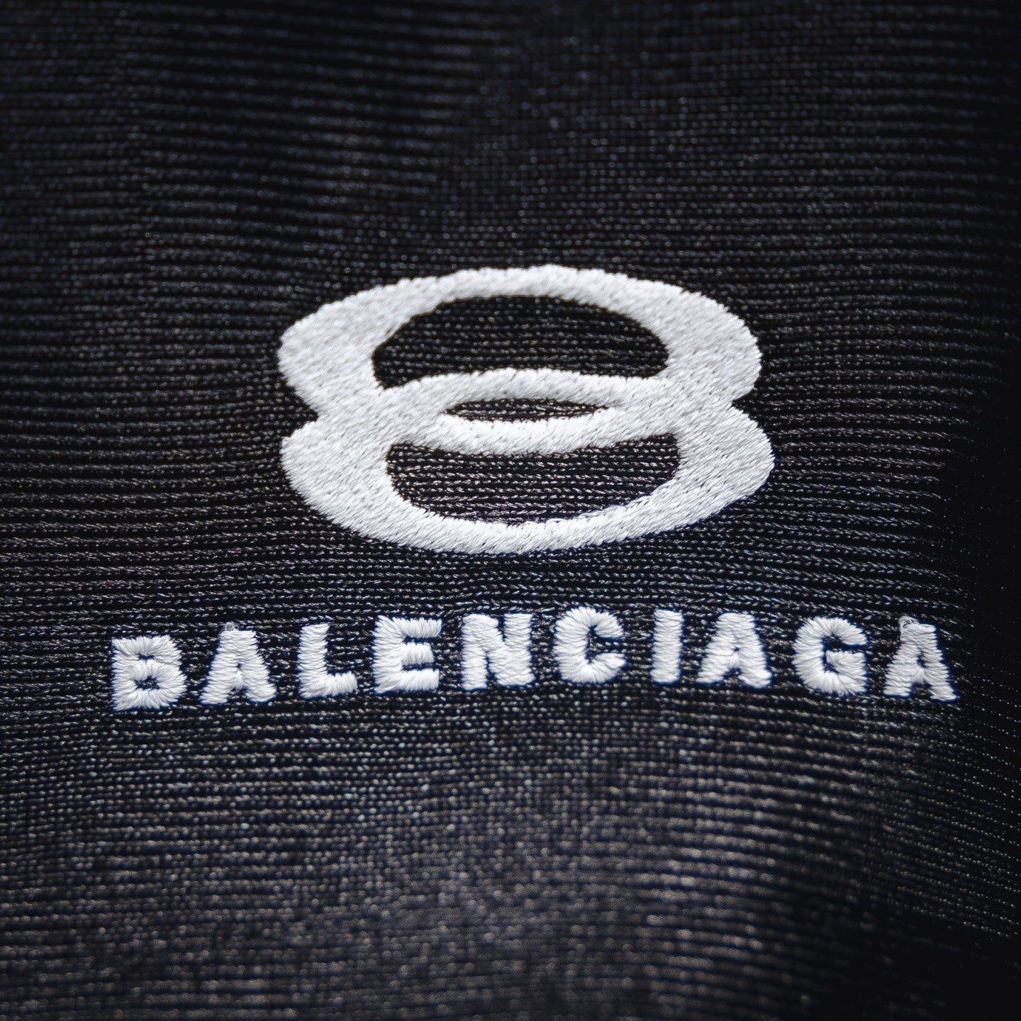 Balen 25ss embroidered short