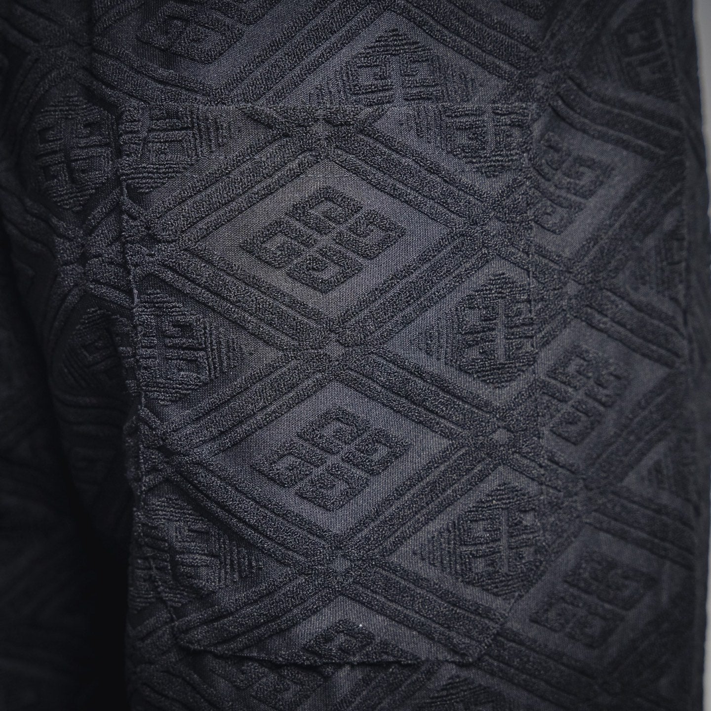 Given 25ss jacquard short