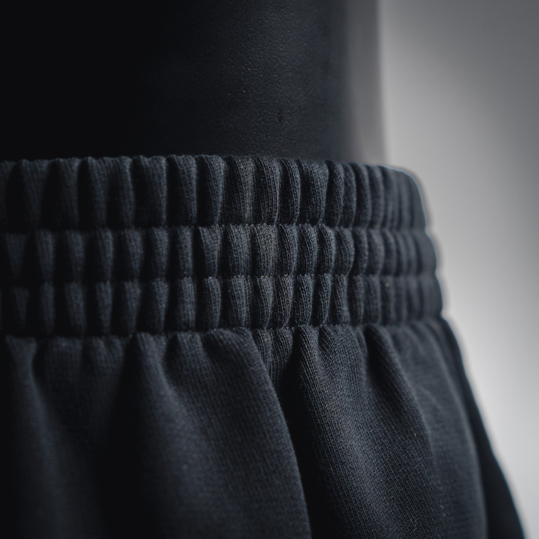 Balen 25ss embroidered short