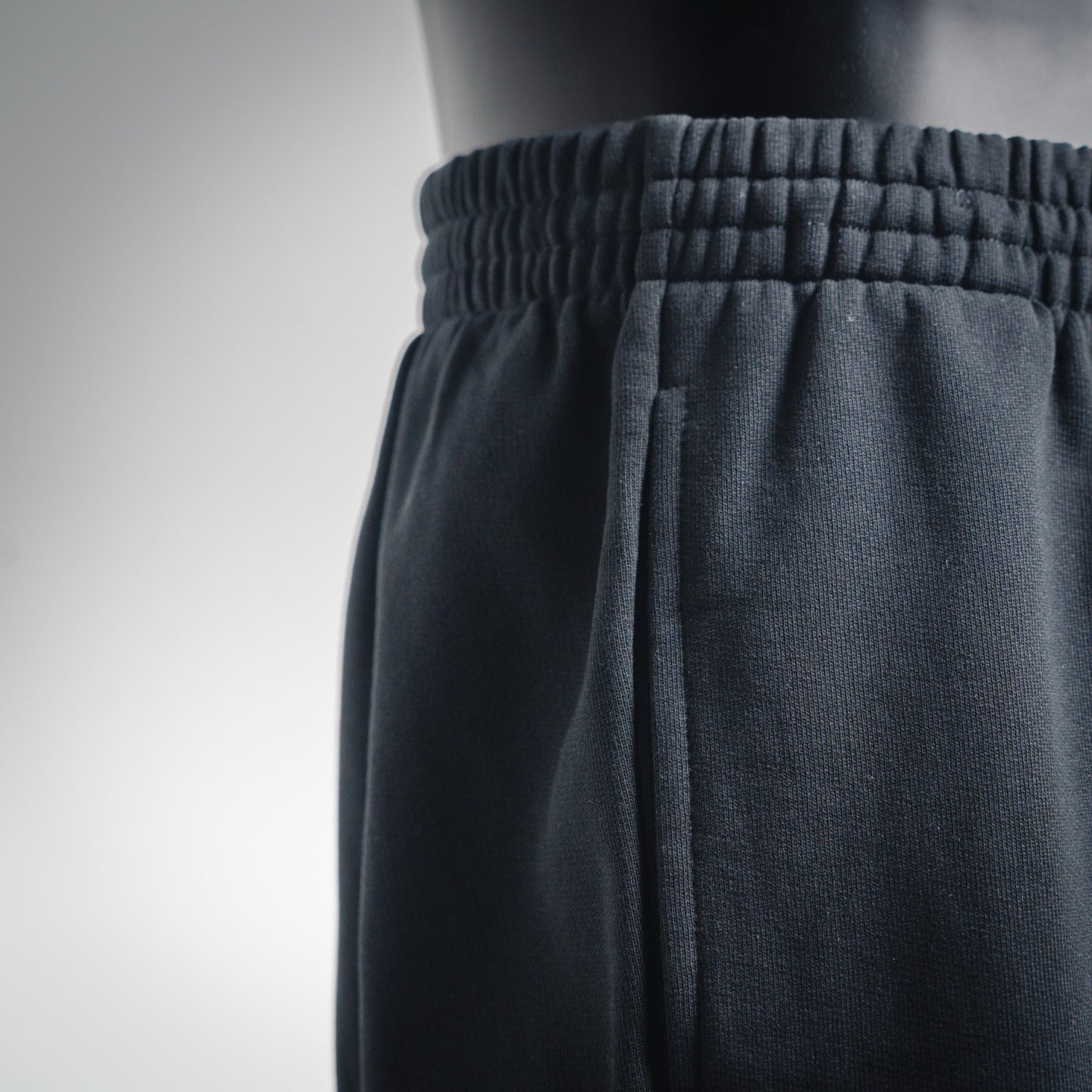 Balen 25ss embroidered short