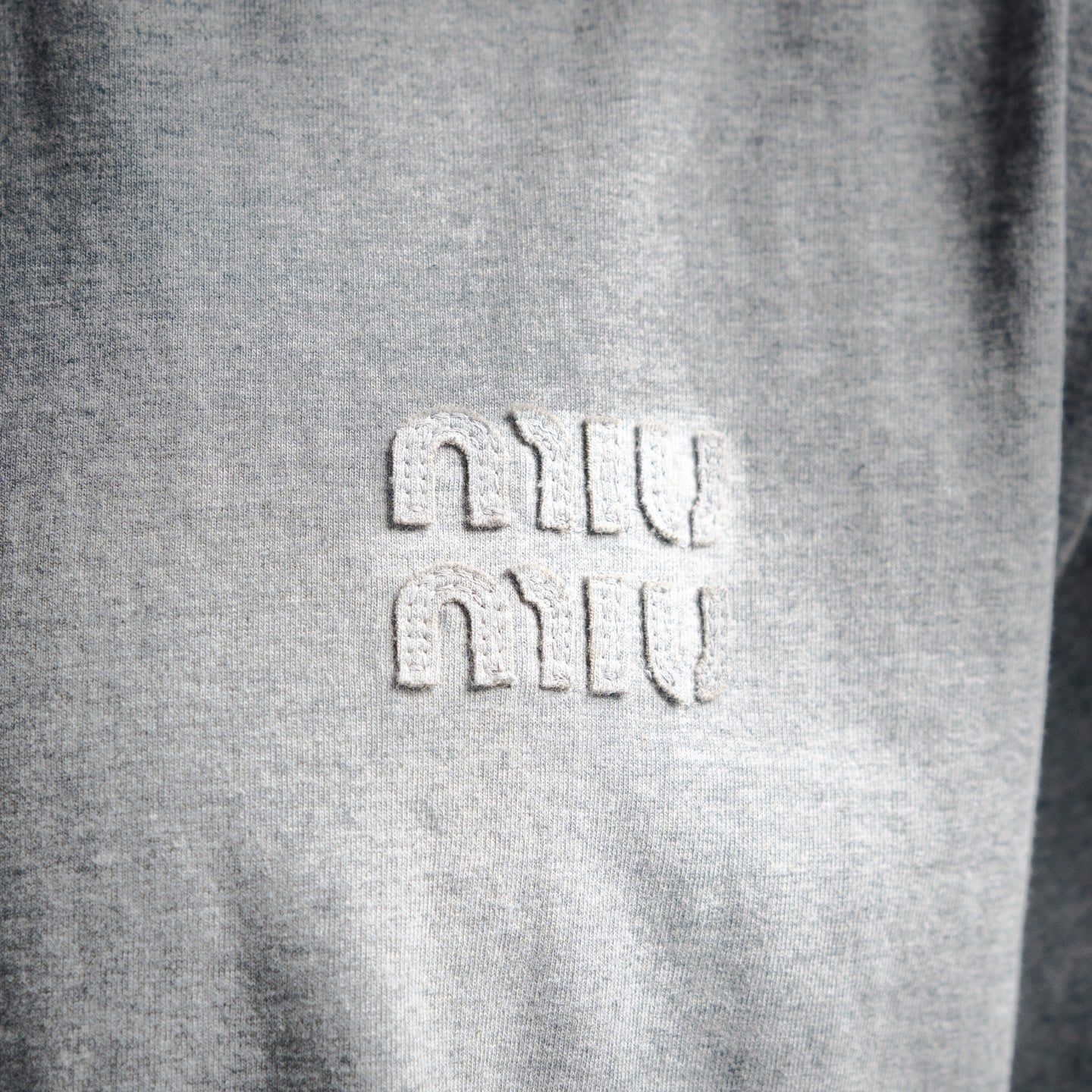 Miu 25ss embroidered t-shirt